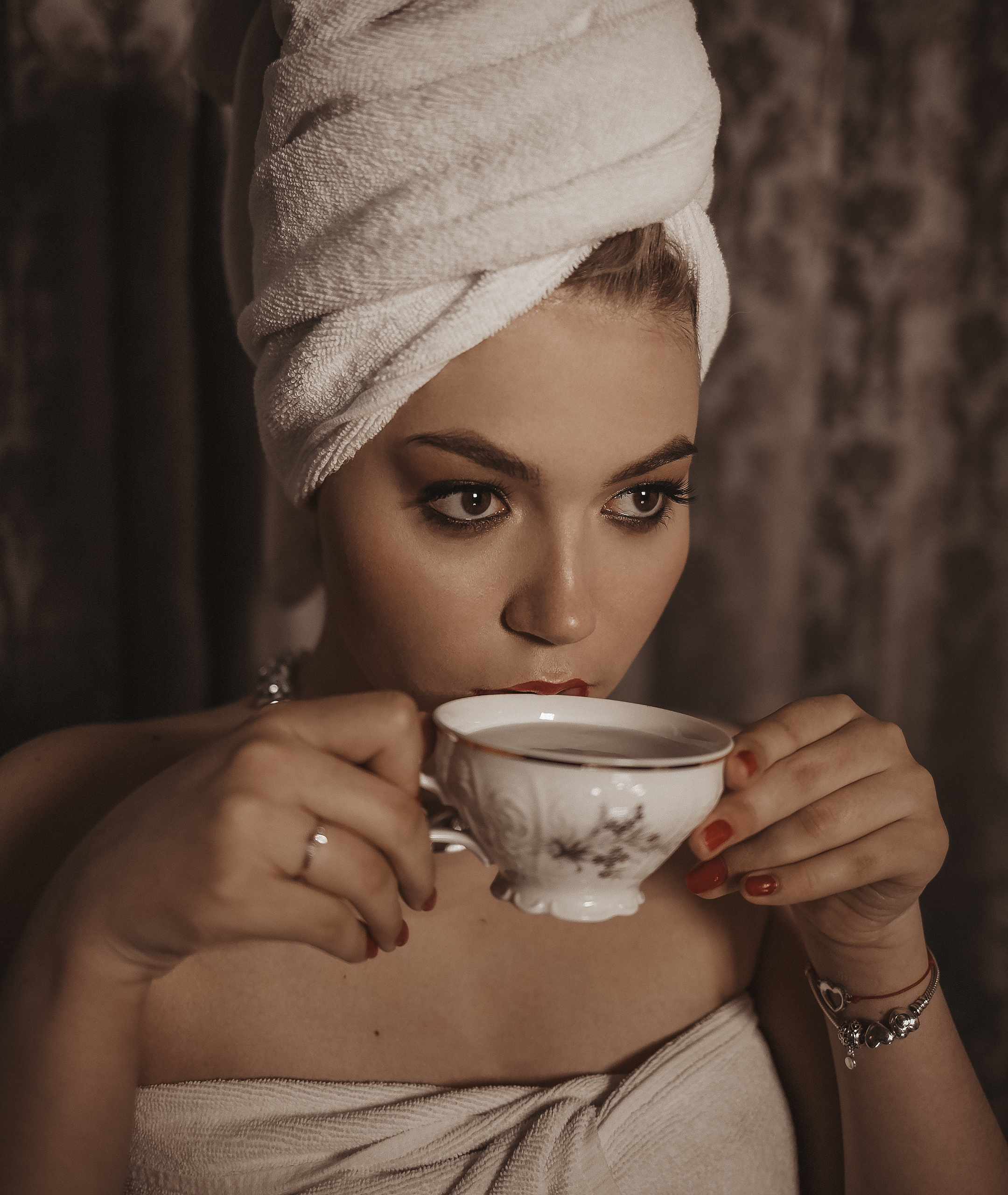 Фотосъёмка в номере отеля. Фотограф в Орле Еленина Галина. Женский и детский портрет