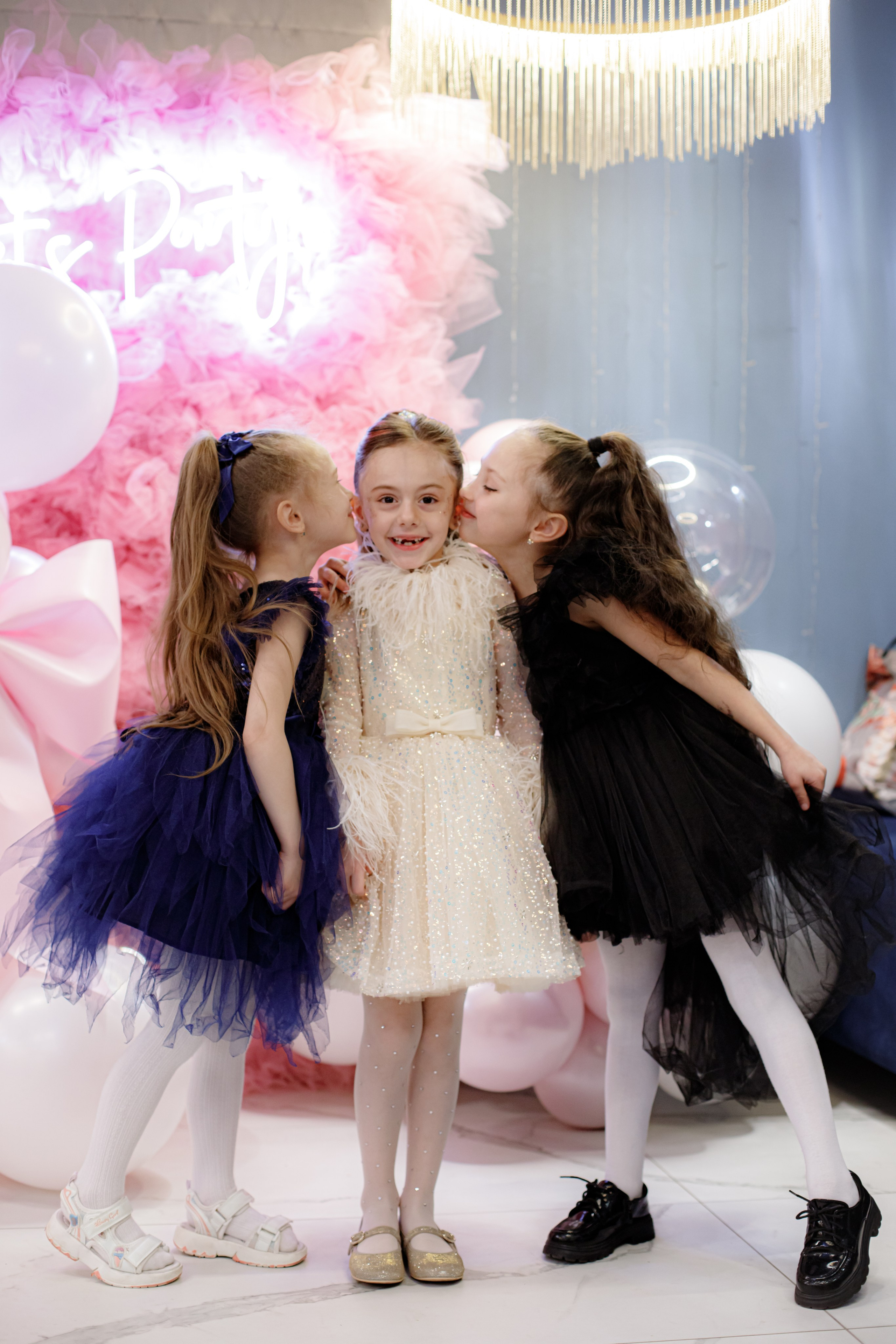 ASIA'S BIRTHDAY PARTY. Photokarish