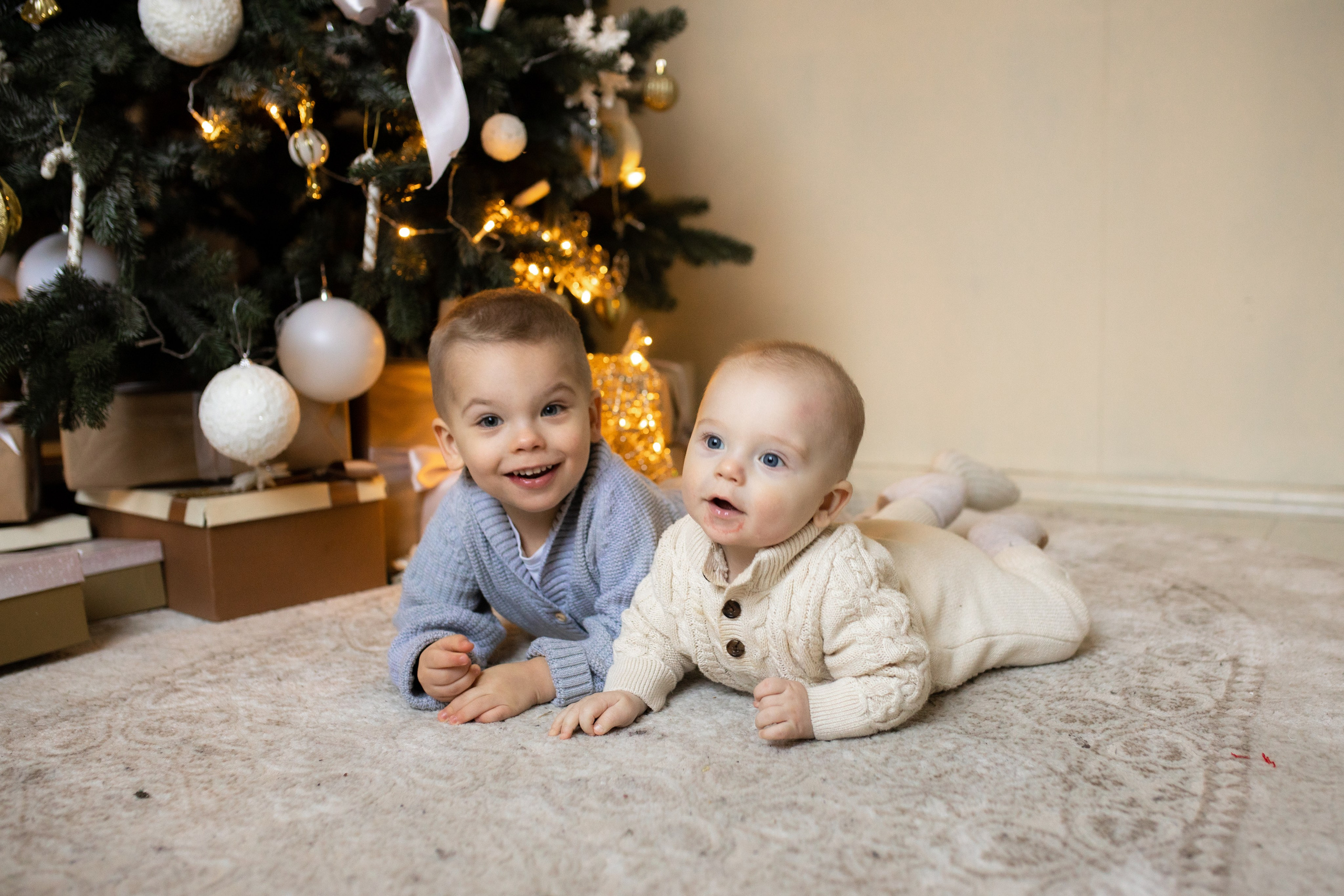 новгодняя фотосессия для детей в Железнодорожном, новогодняя фотосессия в Купавне детям, детский фотограф Железнодорожный семейный фотограф Балашиха дети у ёлки