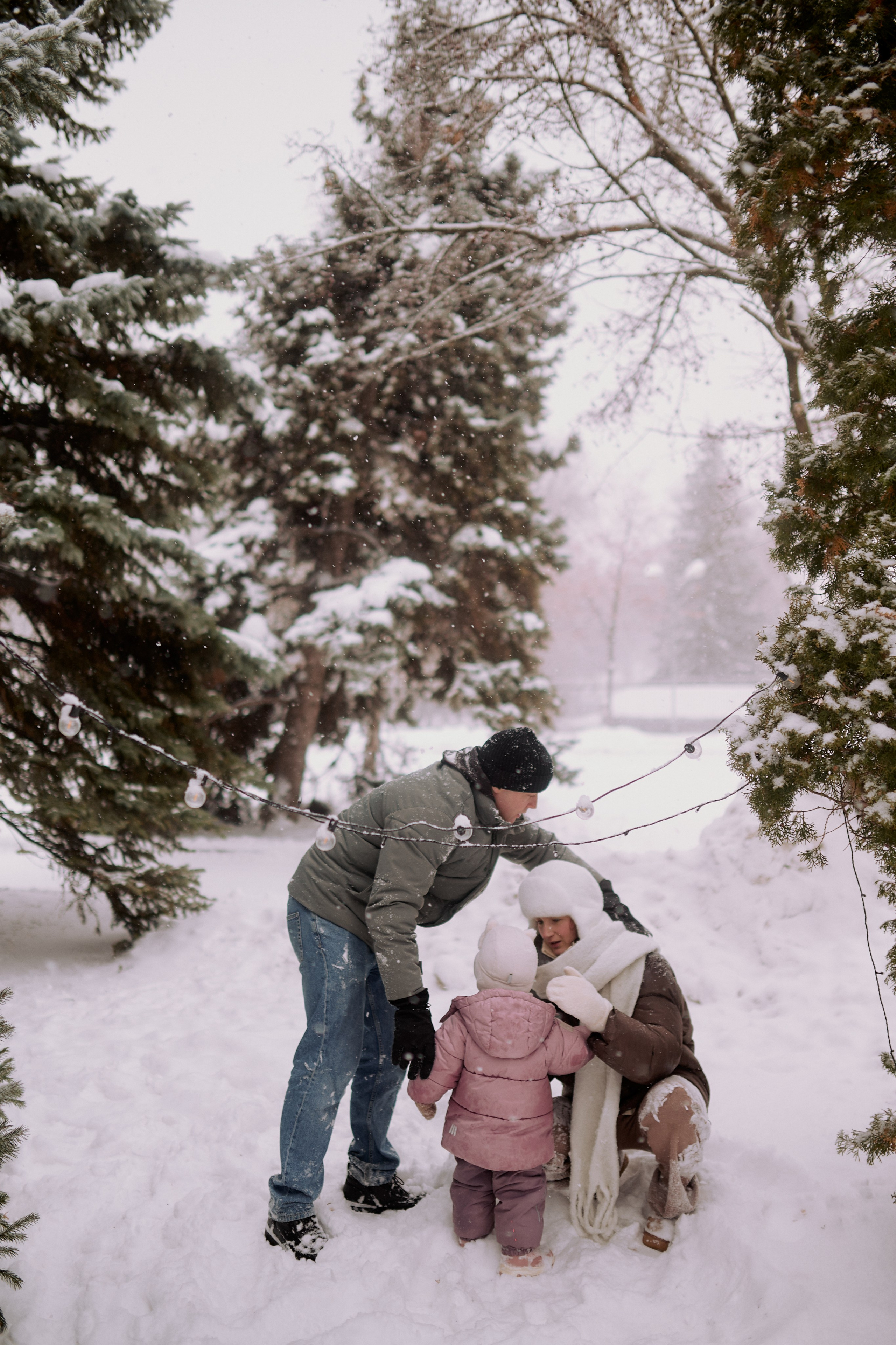 Андрей, Леся и Василиса в снежном парке. Семейный и свадебный lifestyle-фотограф в Москве Мария Петрова