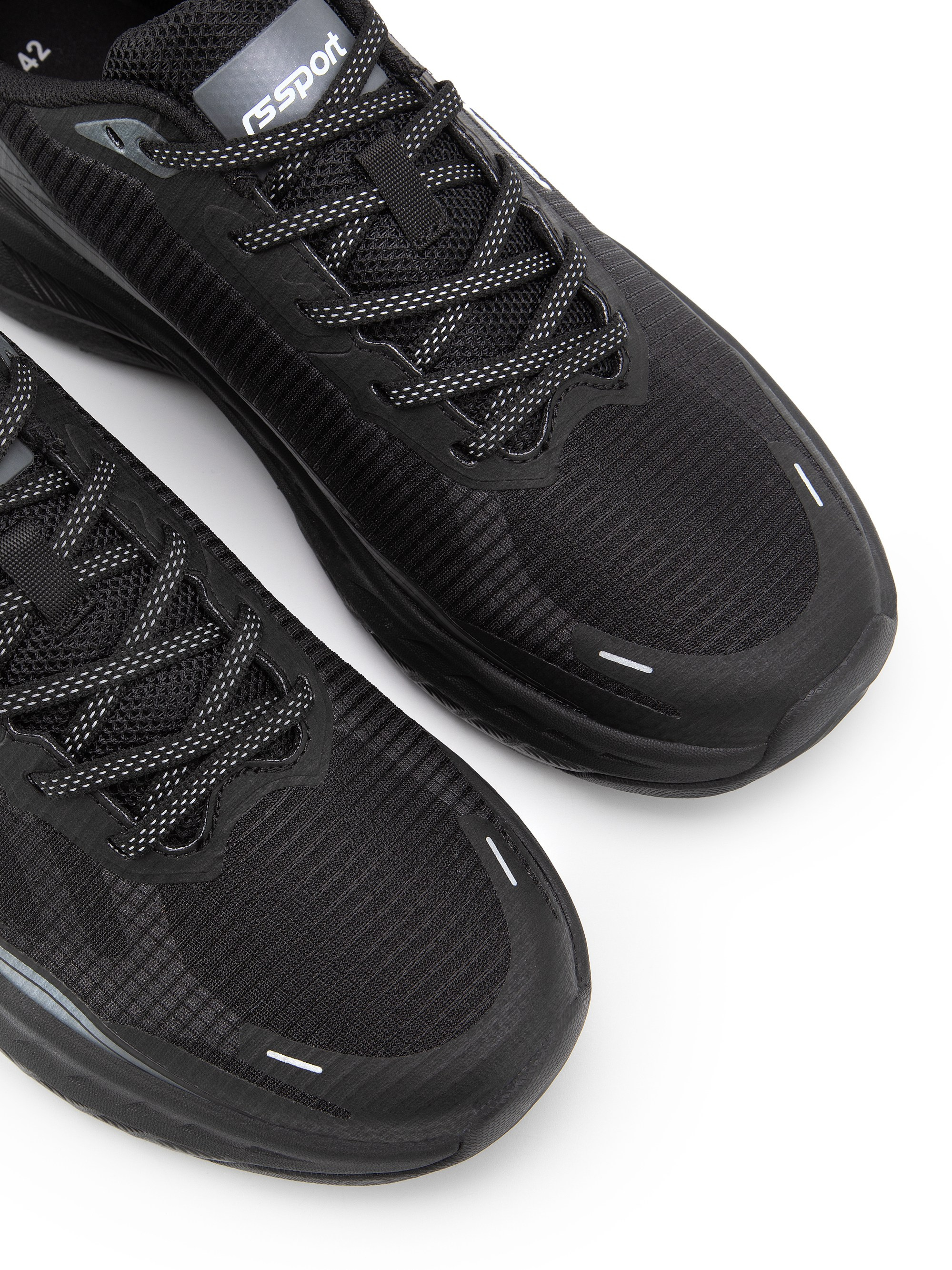 Каталожная фотография обуви. Фотограф в Москве Егор Гончаров