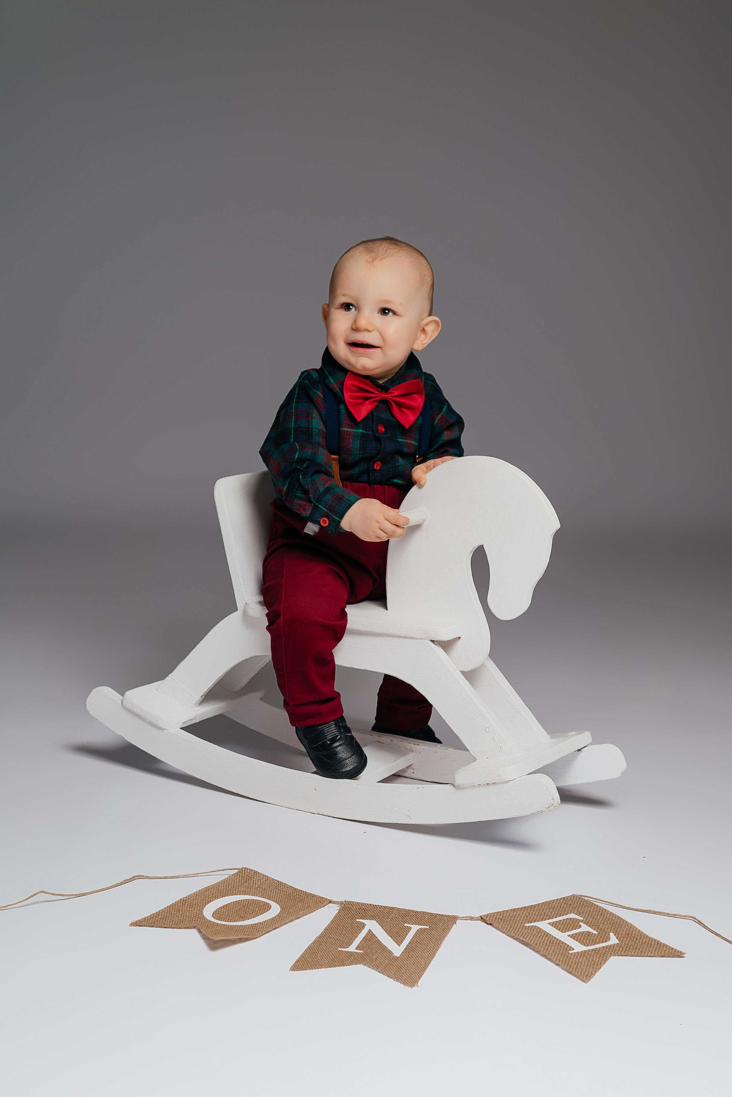 Классический минимализм на бумажном фоне. Свадебный, семейный и школьный фотограф в Бийске Ксения Мамаева