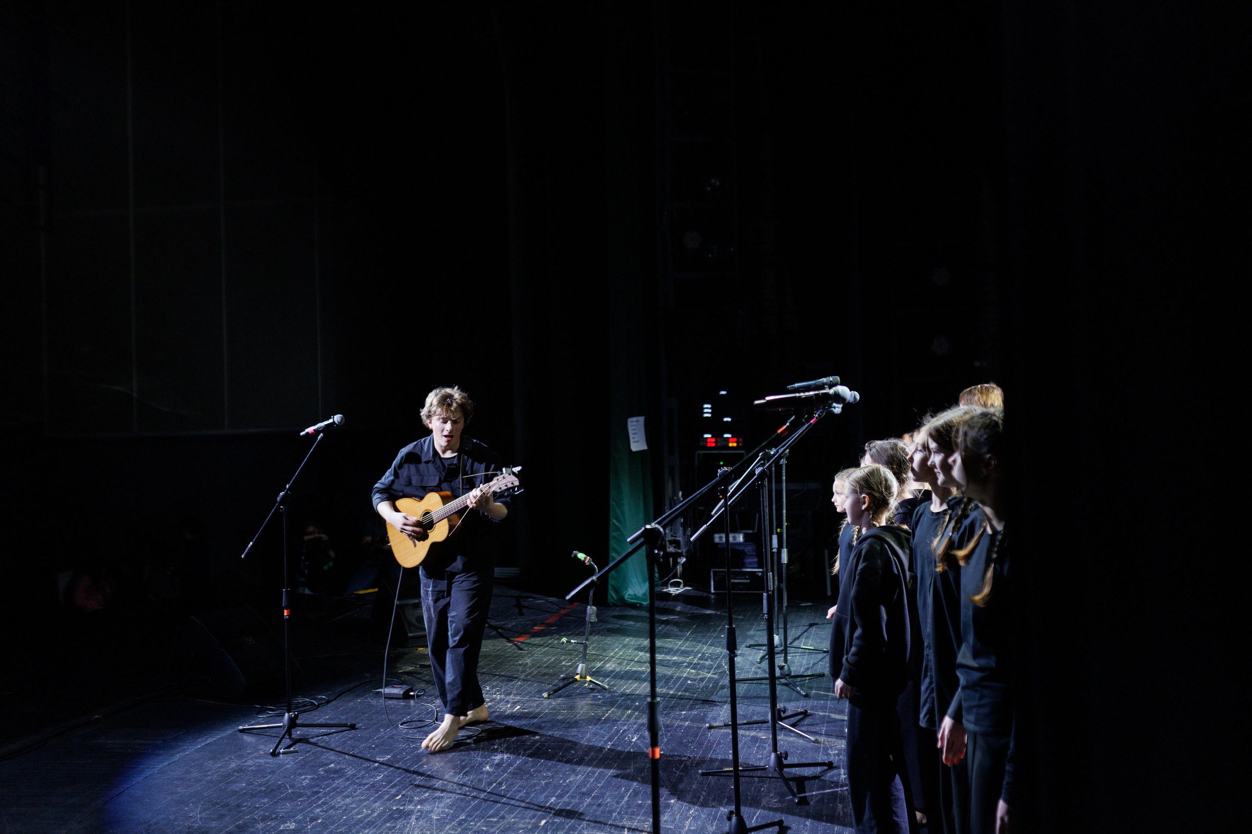 Выксунская премьера «Громко и Честно. Бонд с кнопкой». Фотограф городских и семейных событий Артем Карпухин