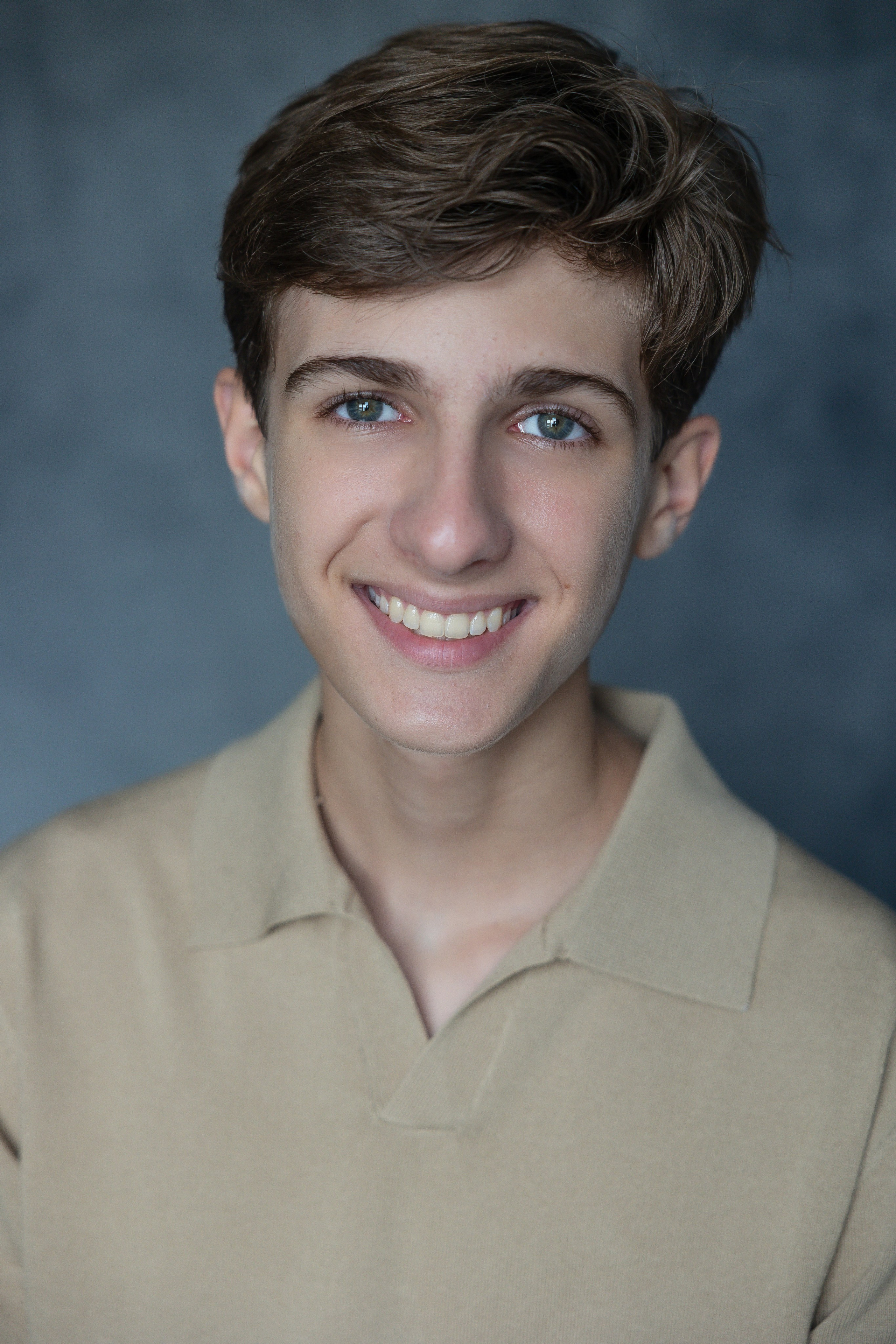 АРТЁМ. Я фотограф из Москвы к Вашим услугам