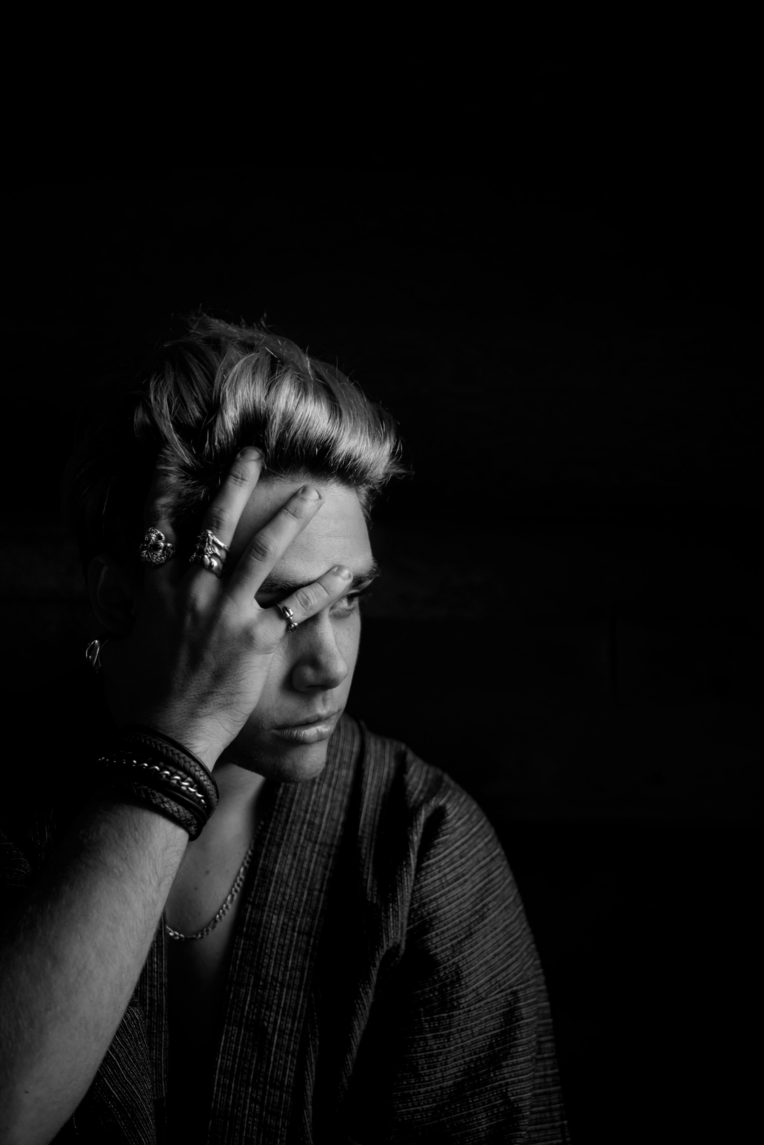 Фотосессия подростка в темном ключе. Главная