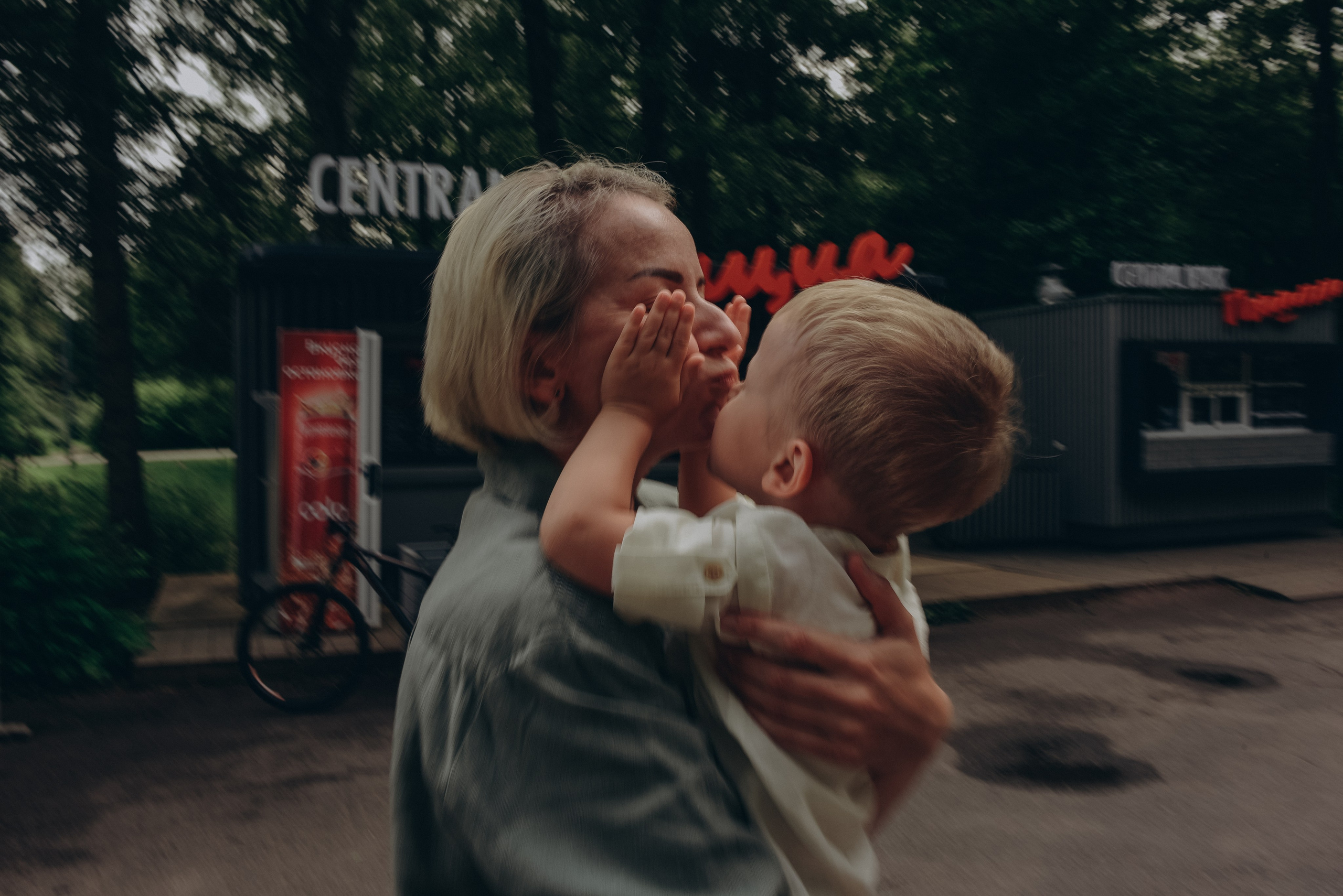 Семейная фотопрогулка парке. Елена Павел и Лев. Семейный и свадебный фотограф в Санкт-Петербурге Яна