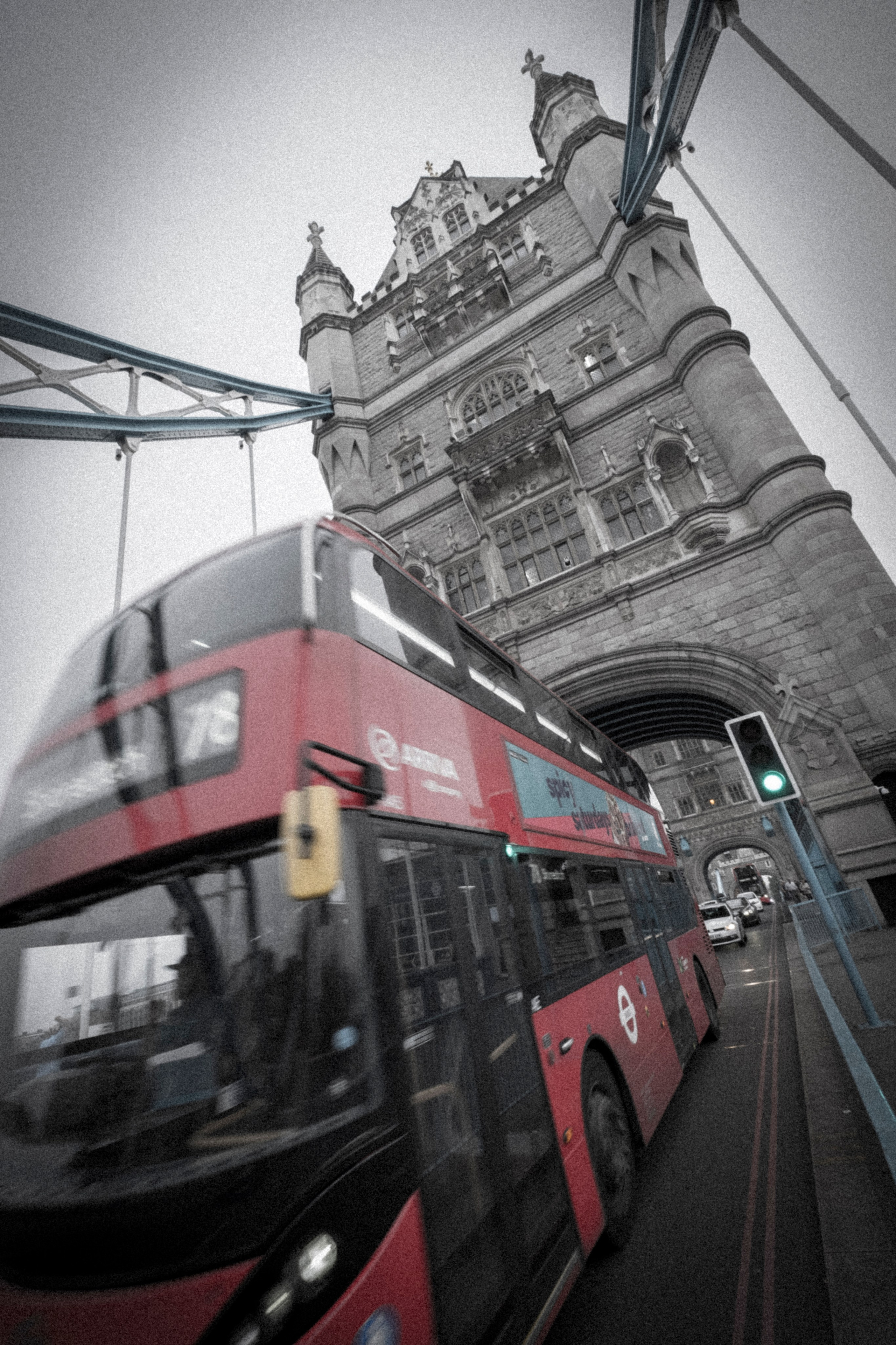 УЛИЦЫ. ПОБУДЬ ЗДЕСЬ И ЦЕЛЕЕ БУДЕТ ЭТОТ МИР