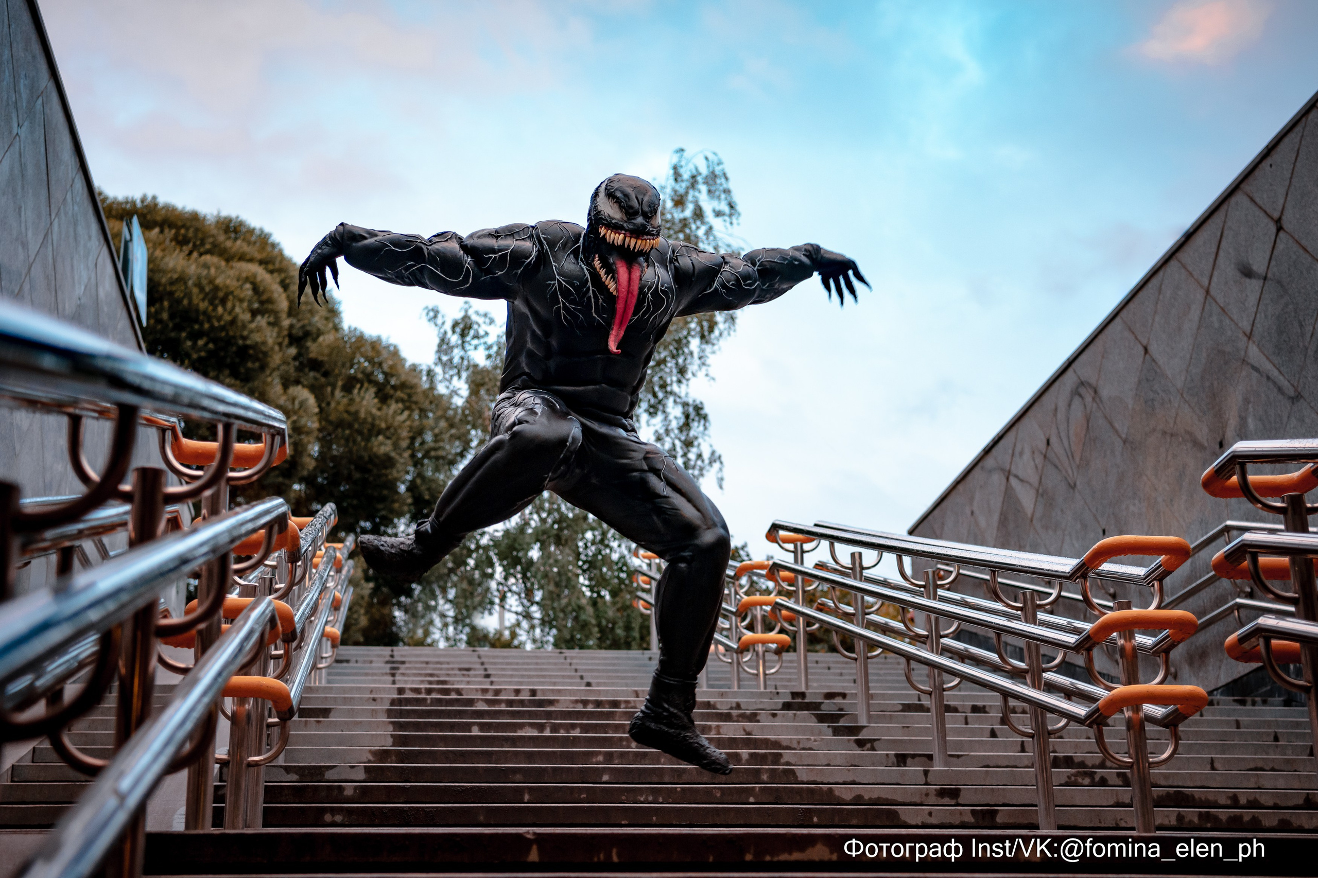 Человек паук и Веном в метро ЕКБ. Фомина Елена Свадебный и семейный фотограф