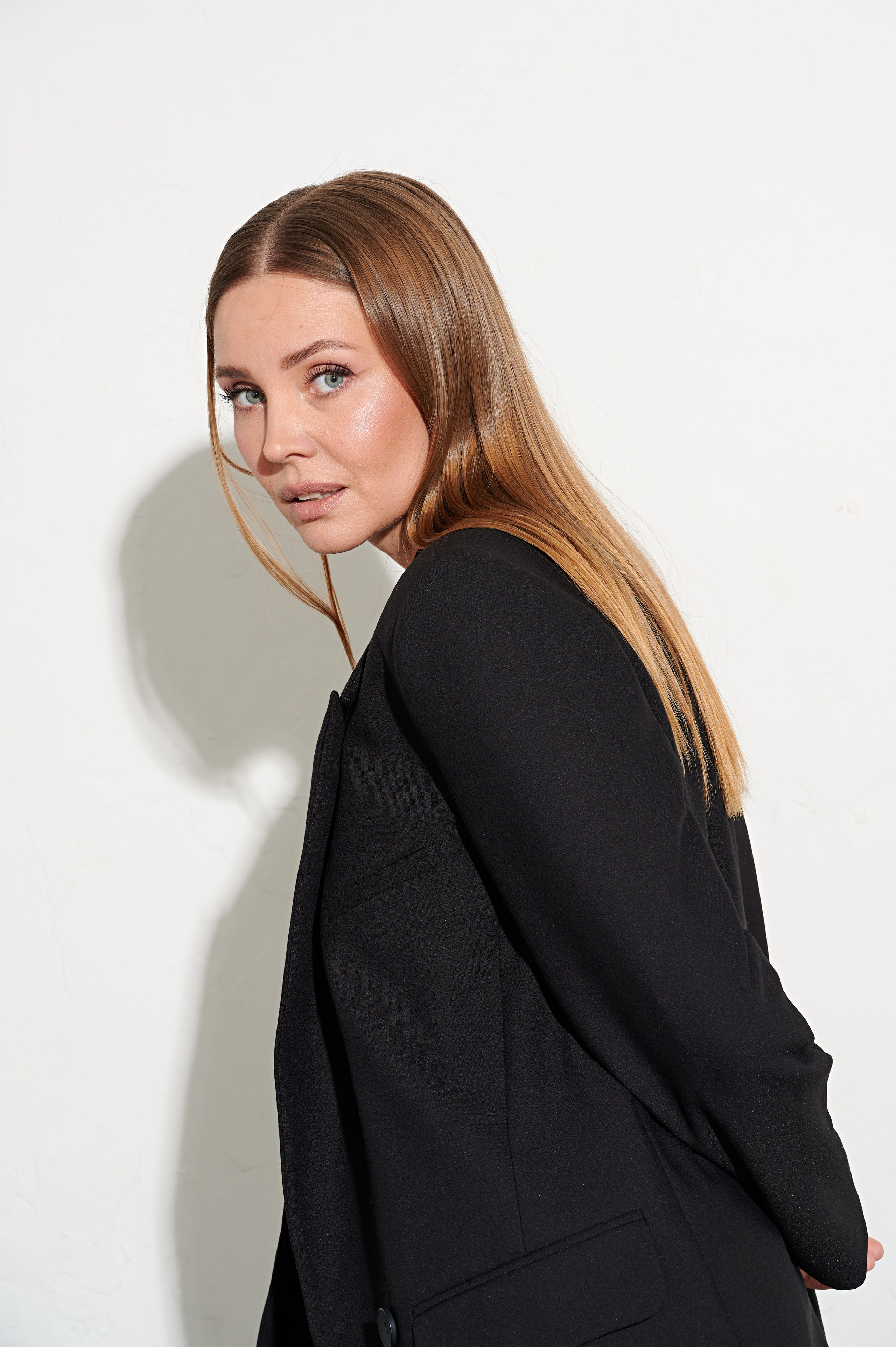 ЛИЗА +SIZE. Продающий контент для маркетплейсов и e-commerce «под ключ»