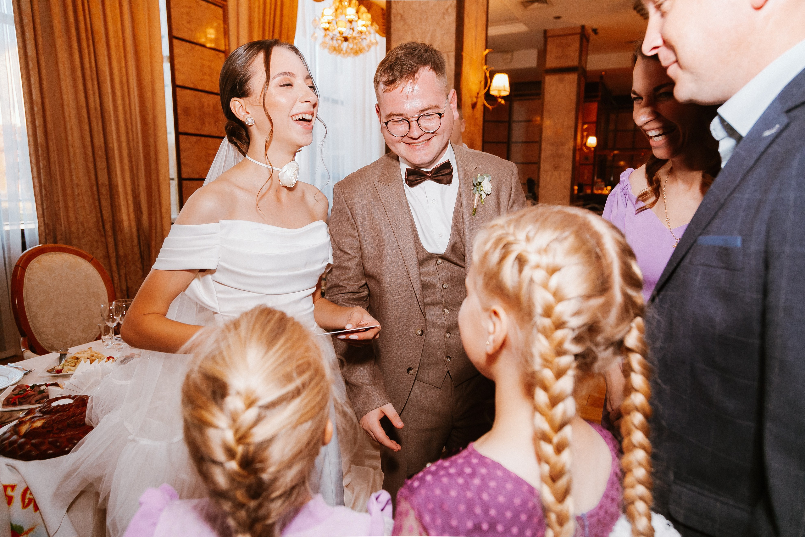 Свадебная осенняя фотосессия Ивана и Лидии в городе. Свадебный и репортажный фотограф в Ярославле и Санкт-Петербурге Роман Микрюков