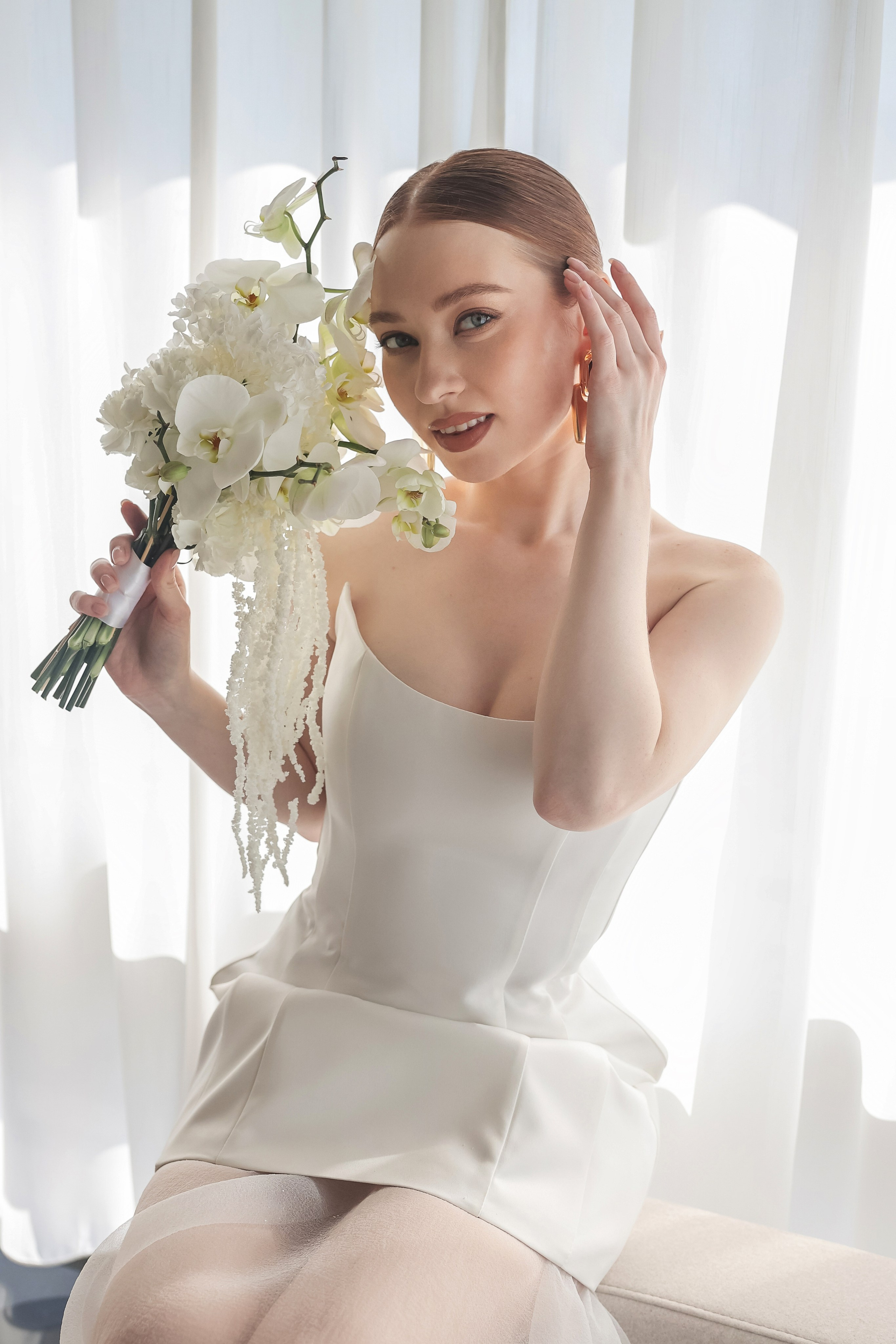 Свадебная фотосессия в Москве: молодожены на фоне Красной площади, фотограф на свадьбу в Москве.  Свадебная фотосессия в Зеленограде: романтический момент пары в парке Победы, заказать свадебную фотосессию.  Свадебная фотосессия в Москве: счастливая пара у Московского Кремля, фотограф на свадьбу в Москве.  Свадебная фотосессия в Зеленограде: невеста в белом платье и жених в костюме на фоне зелени, жених и невеста фотосессия.  Свадебная фотосессия: кольца на фоне цветочной композиции, заказать свадебную фотосессию.  Свадебная фотосессия в Москве на ВДНХ с красивыми архитектурными элементами, фотограф на свадьбу в Москве.  Свадебная фотосессия в Зеленограде: пара, держащаяся за руки на фоне живописного озера, жених и невеста фотосессия.  Свадебная фотосессия в Москве: пара на прогулке по улицам старой Москвы с архитектурными достопримечательностями, фотограф на свадьбу в Москве.  Свадебная фотосессия в гостиничном номере: невеста с букетом цветов на фоне уютного кафе в Зеленограде, заказать свадебную фотосессию.  Свадебная фотосессия в отеле на свадьбу: торжественный момент обмена клятвами на свадебной церемонии в Москве, фотограф на свадьбу в Зеленограде. Свадебная фотосессия, Свадебная фотосессия в Москве. Свадебная фотосессия в Зеленограде. Жених и невеста фотосессия. Заказать свадебную фотосессию. Фотограф на свадьбу в Москве. Фотограф на свадьбу в Зеленограде.  Свадебная фотосессия в гостиничном номере. Фотосессия в отеле на свадьбу.