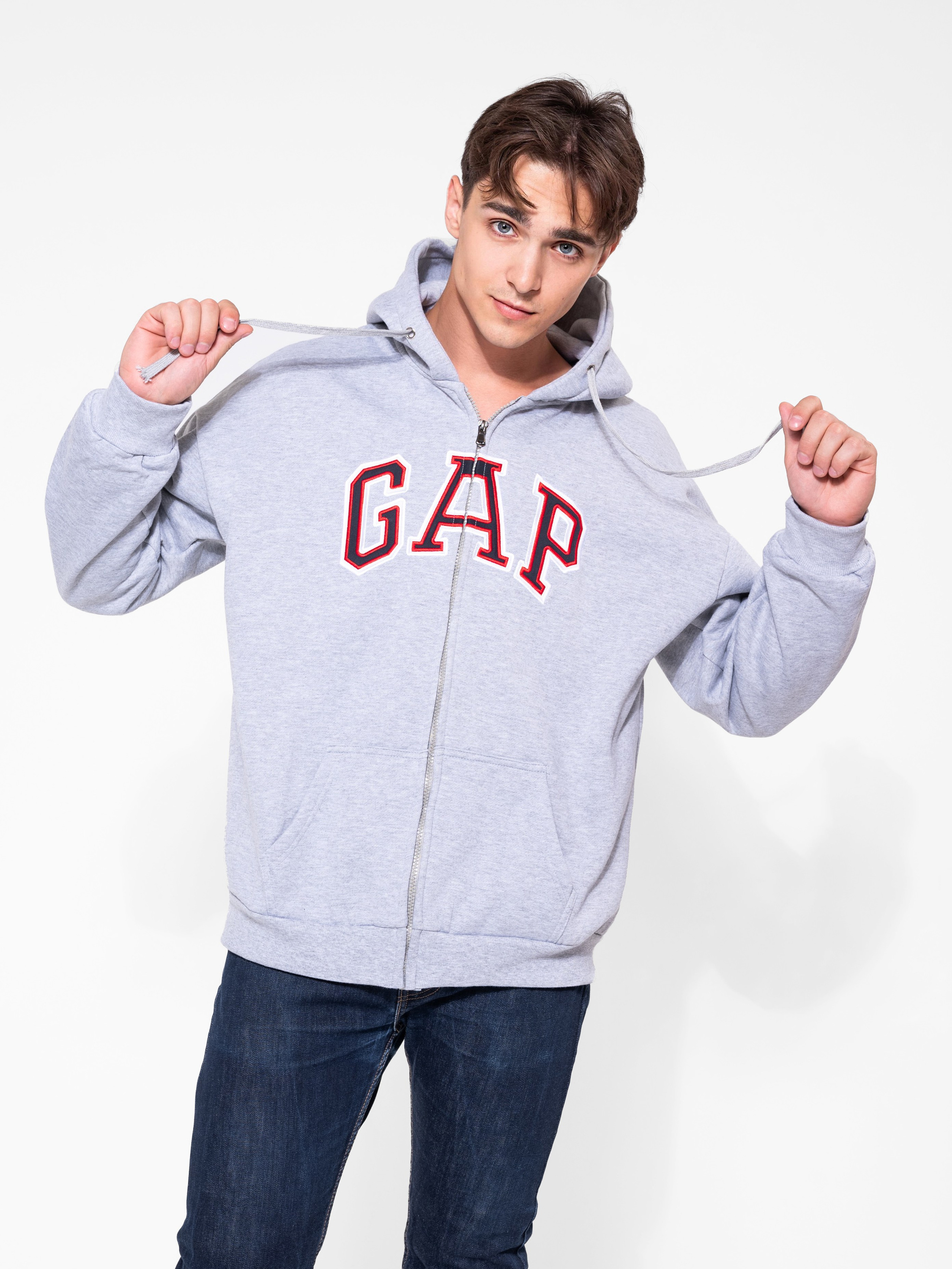 Олег. ТМ Продакшн — Съемка для маркетплейсов в Москве