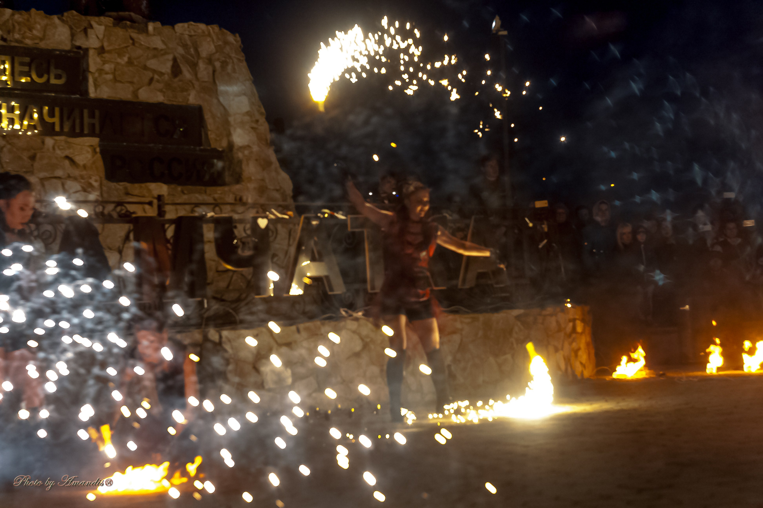 Огненное шоу у памятника «Здесь начинается Россия». Камчатка. Май 2017. Репортажная съемка в Москве и области. Анималистика