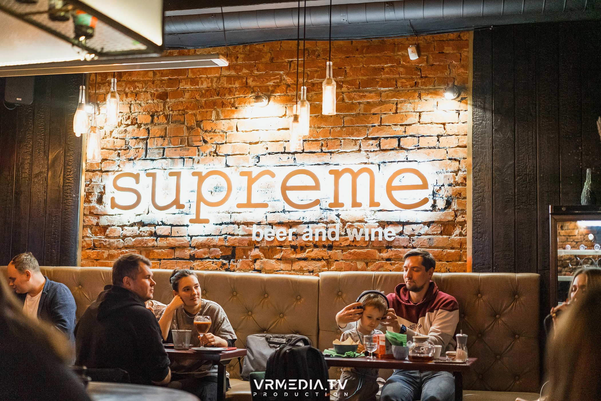 Art Talk с Настоящим Квартирником в баре «Supreme»