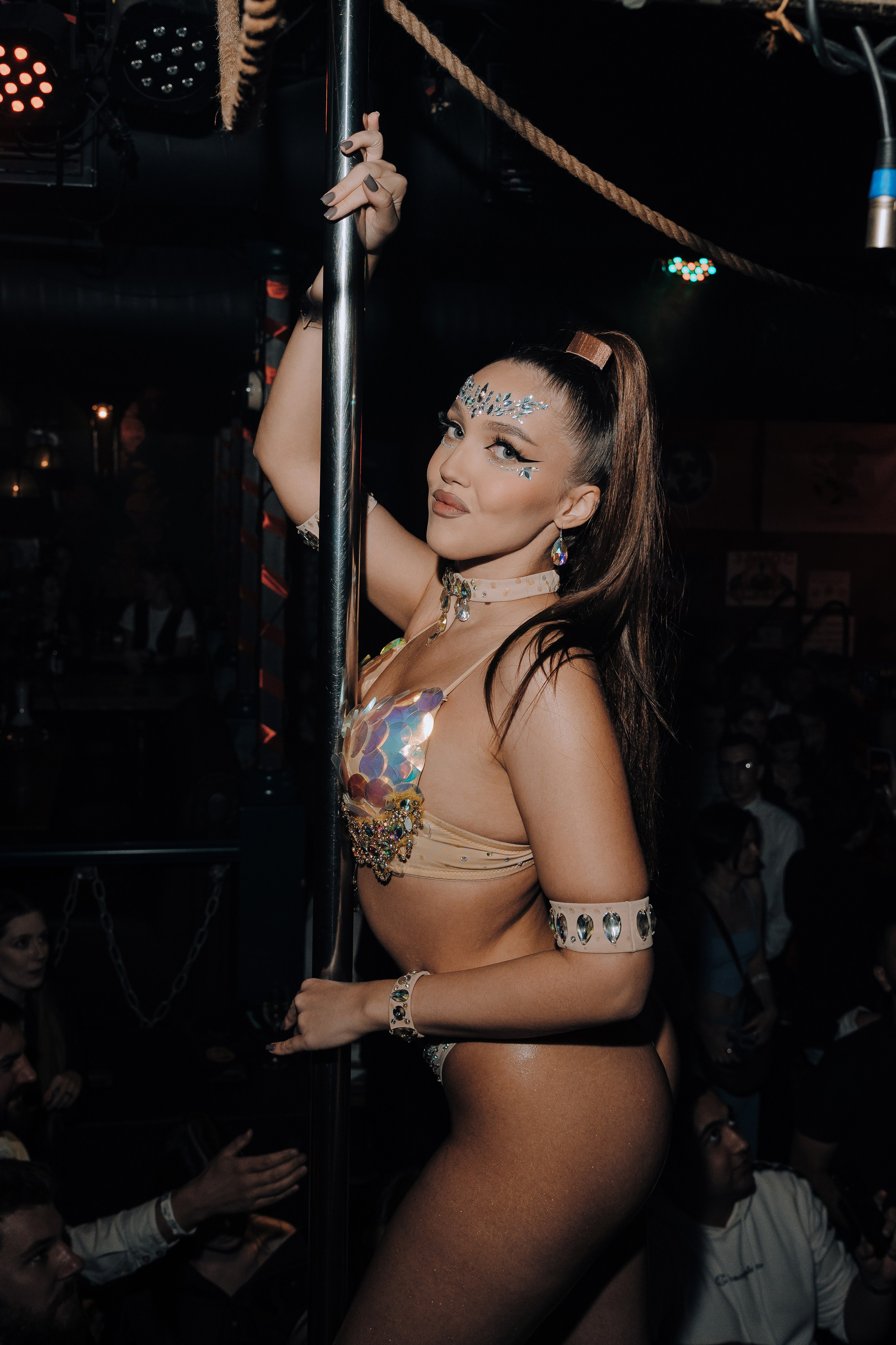 20 ЛЕТ МЕГАПОЛИС ЧЕЛЯБИНСК ХЕДЛАЙНЕР ЕЛКА. Репортажный фотограф Зуев Роман г. Челябинск