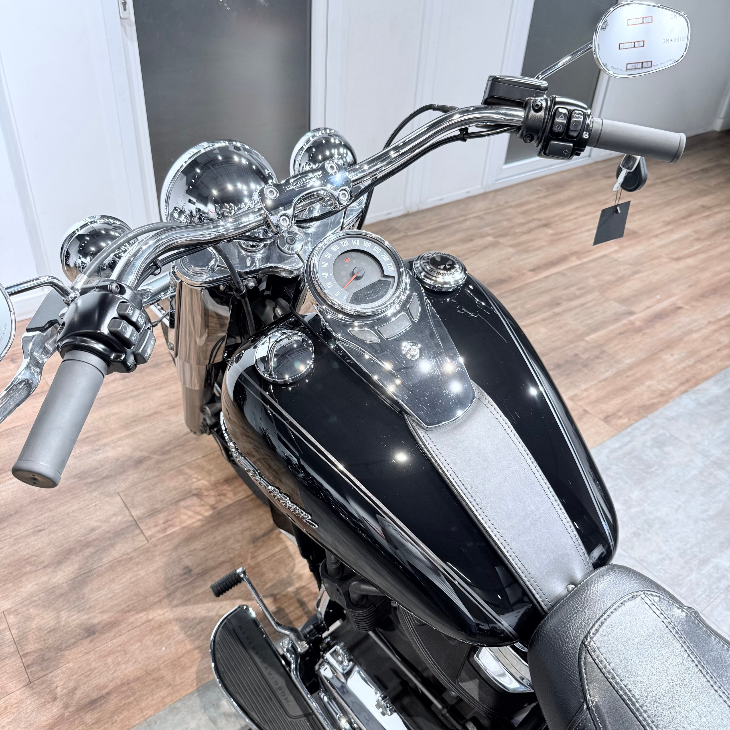 Купить Harley-Davidson 2018 Softail Deluхе 107 АВS (Softail/Dyna) — подробнее на сайте. Hello Davidson, Москва. Только хорошие мотоц