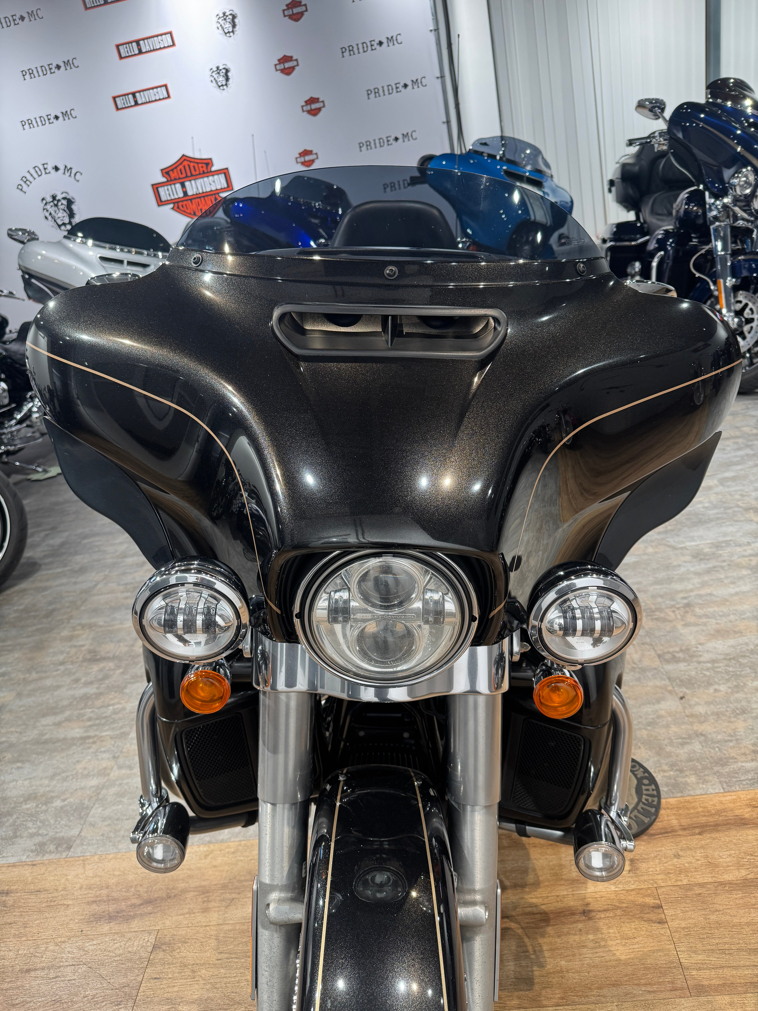 Мотоциклы Harley-Davidson 2017 Electra Glide Limited (Black Tempest) (Touring)  — купить мотоцикл. Hello Davidson, Москва. Только хорошие мотоциклы…