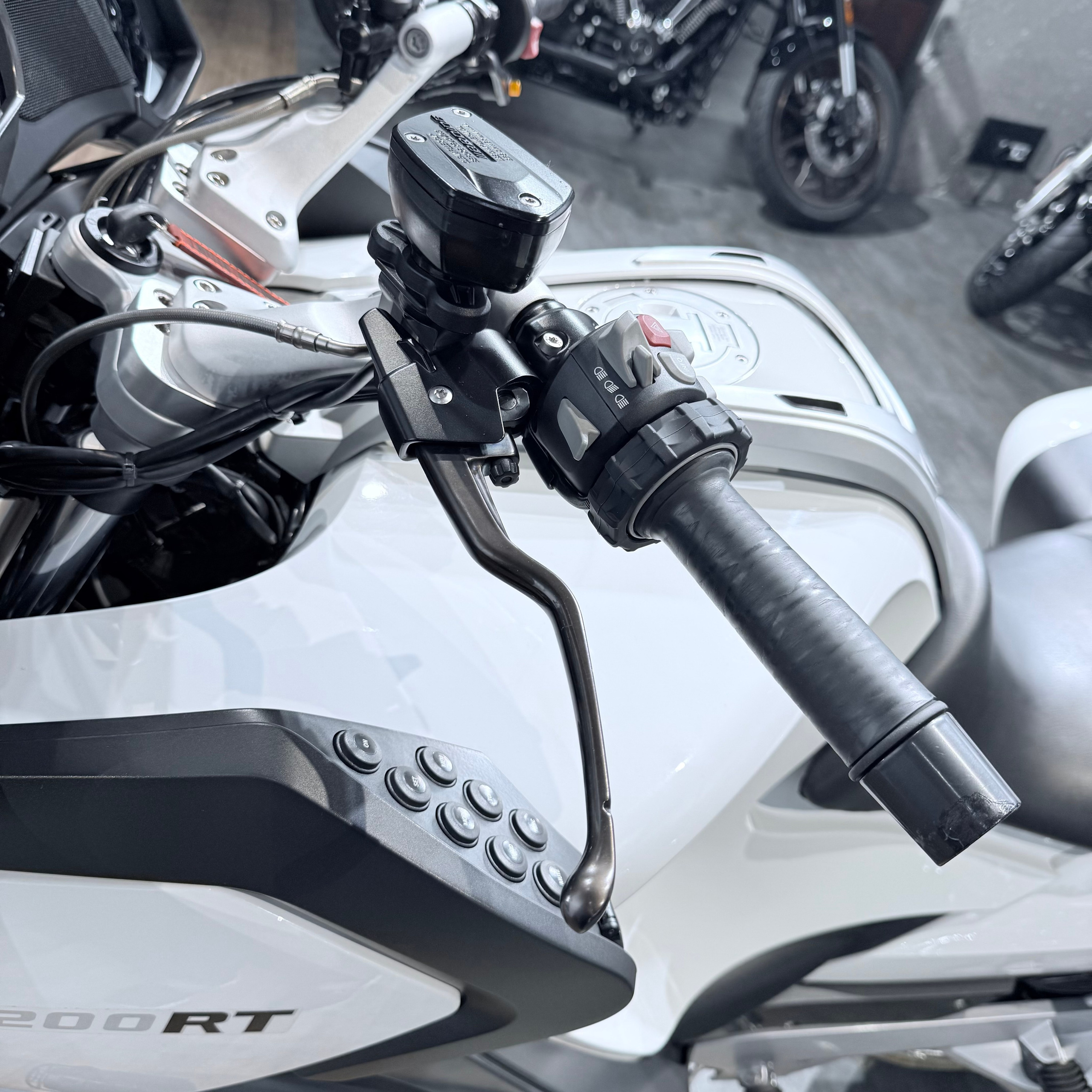 2011 ВМW R1200RТ Alpine White. Hello Davidson, Москва. Только хорошие мотоциклы…