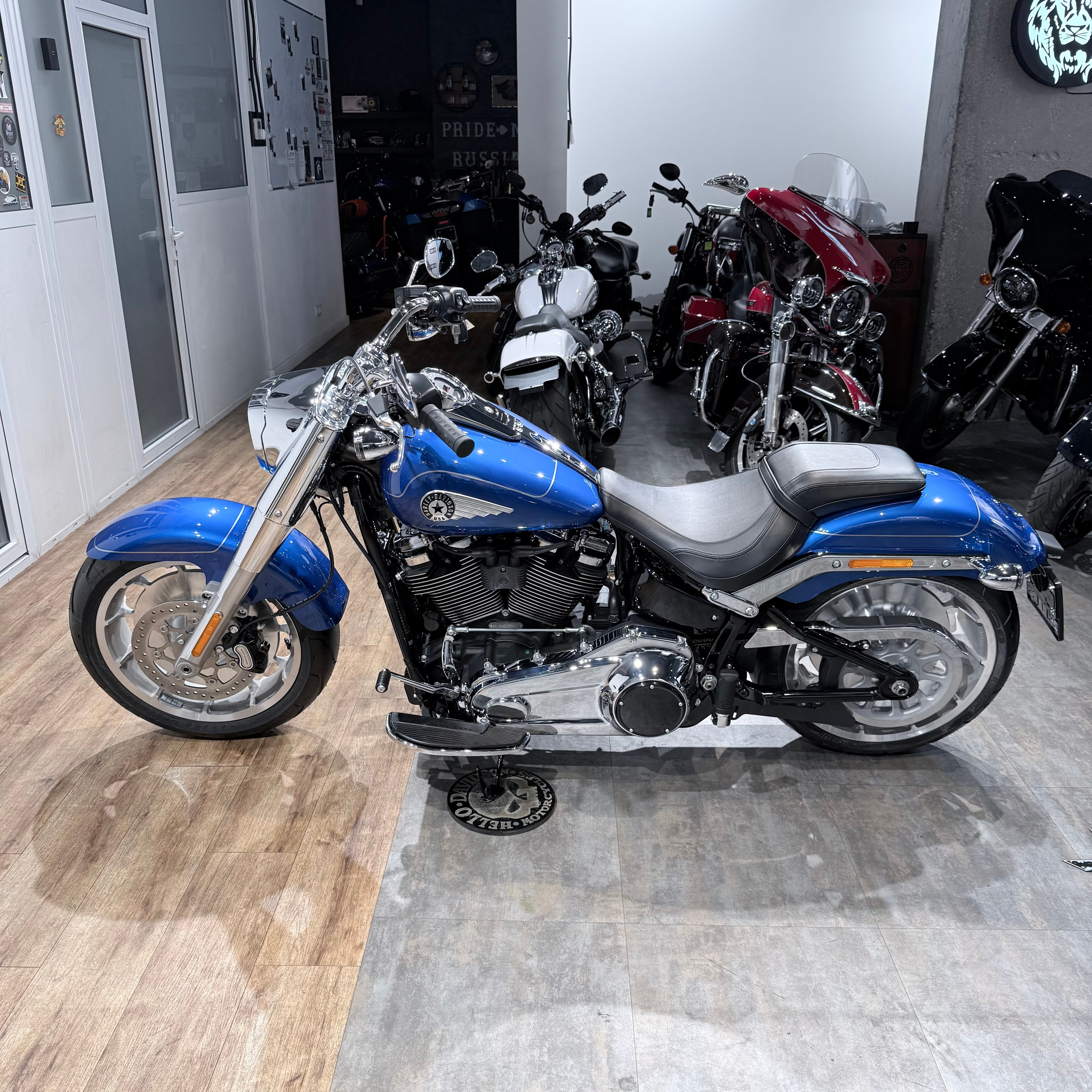 NEW 2026 Fat Boy 117 Вluе Вurst. Hello Davidson, Москва. Только хорошие мотоциклы…