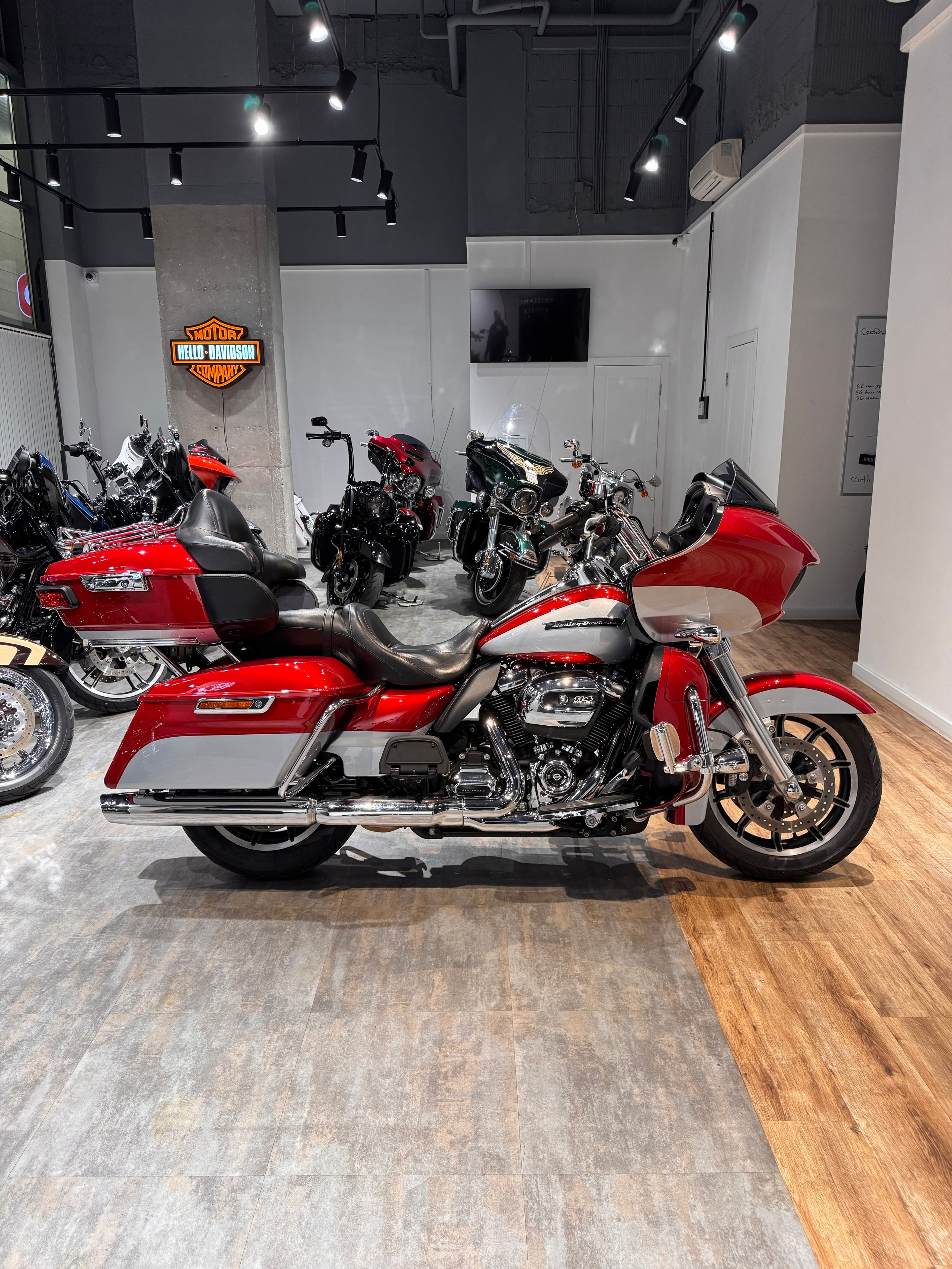 Harley Davidson 2019 Road Glide Ultra (Touring) — купить мотоцикл. Hello Davidson, Москва. Только хорошие мотоциклы…