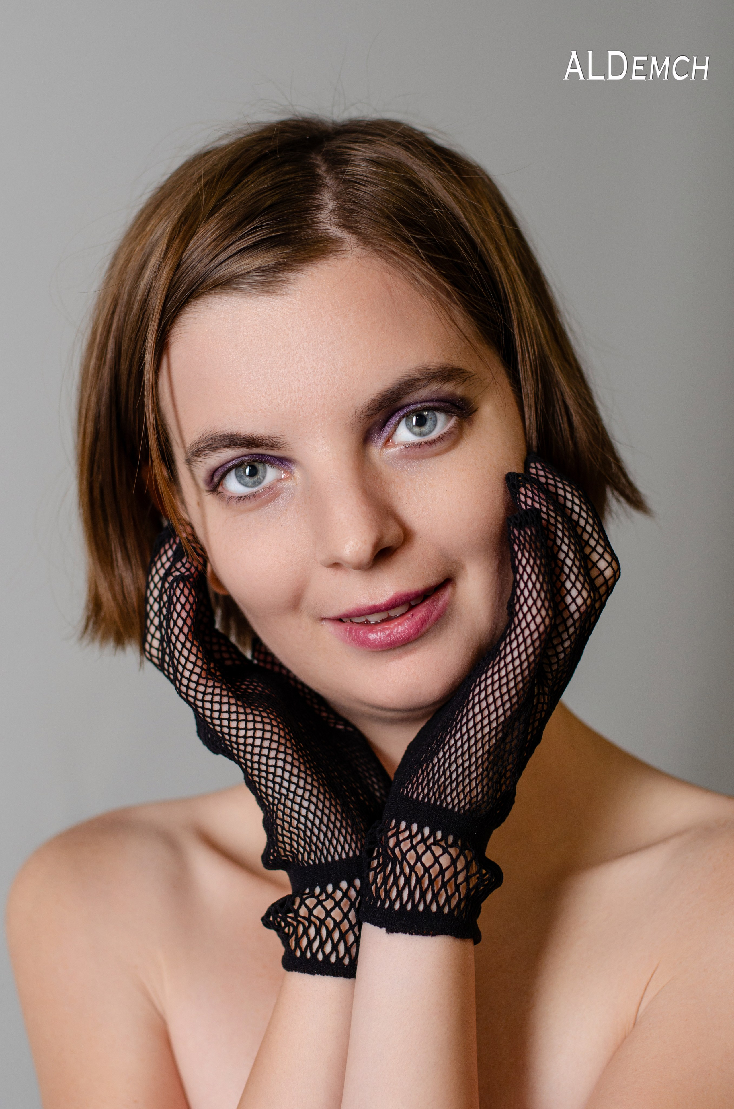 Фотосессия девушки в прозрачном чёрном нижнем белье в Москве