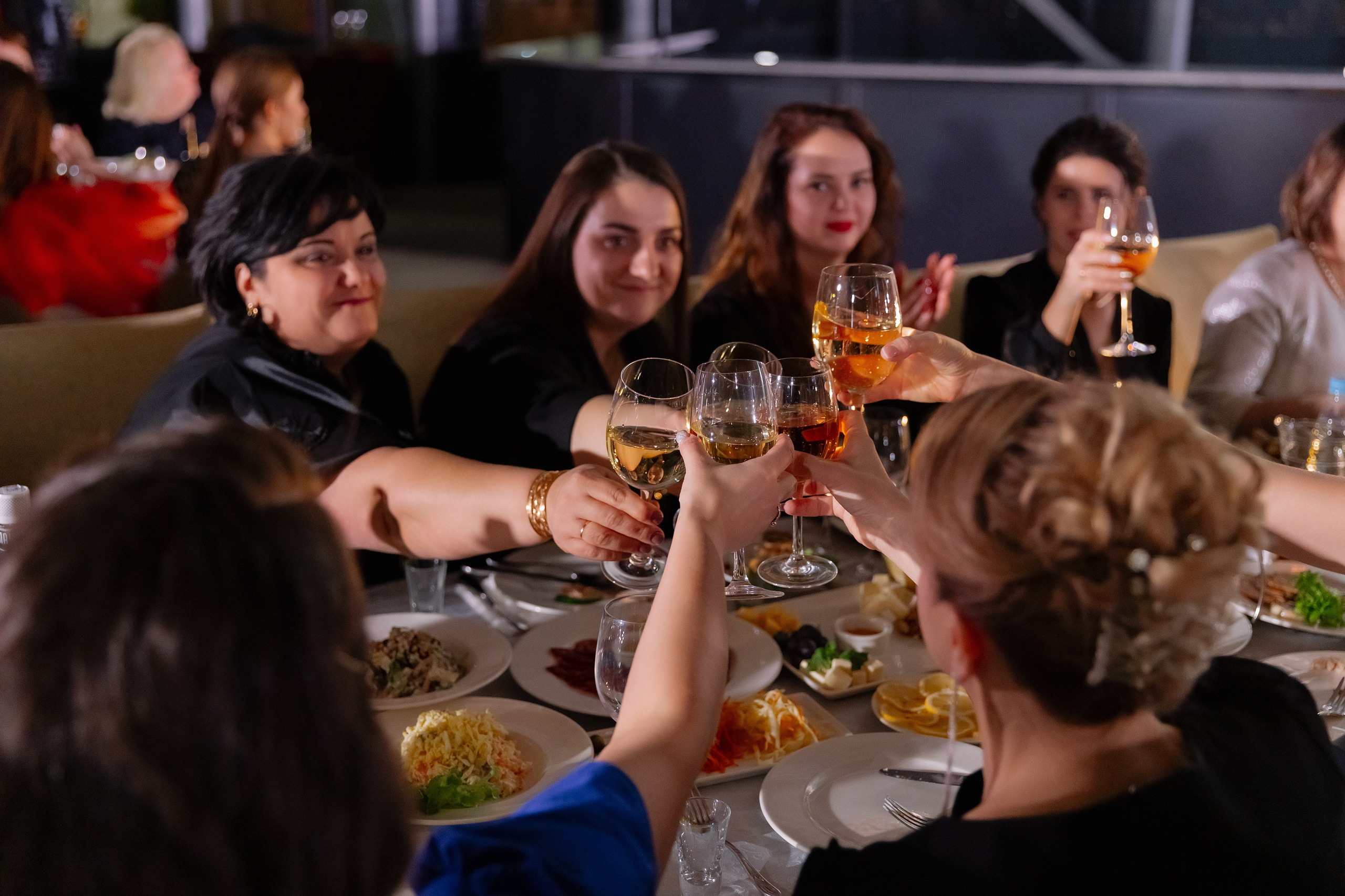 Корпоративная новогодняя фотосъемка для BELARUSBANK в Ресторане «Урарту». Свадебный фотограф в Минске/Беларуси Сергей Спиридонов