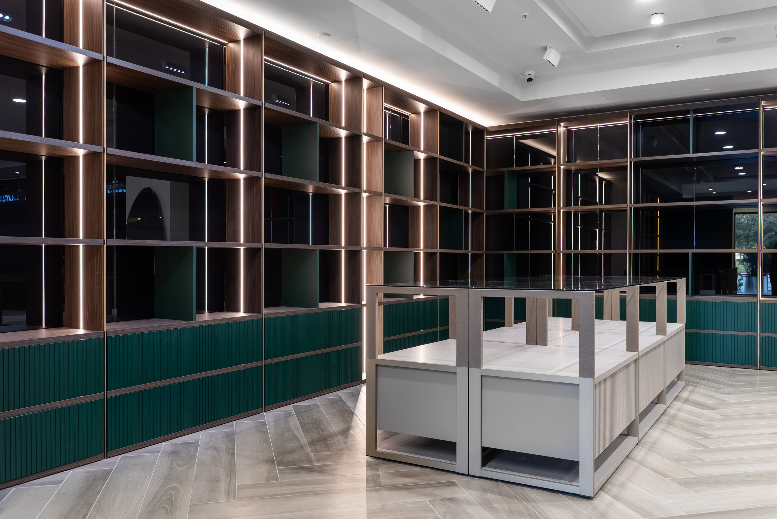 Шоурум WARENDORF. KUSTOV PRODUCTION — профессиональная фотосъёмка в Москве