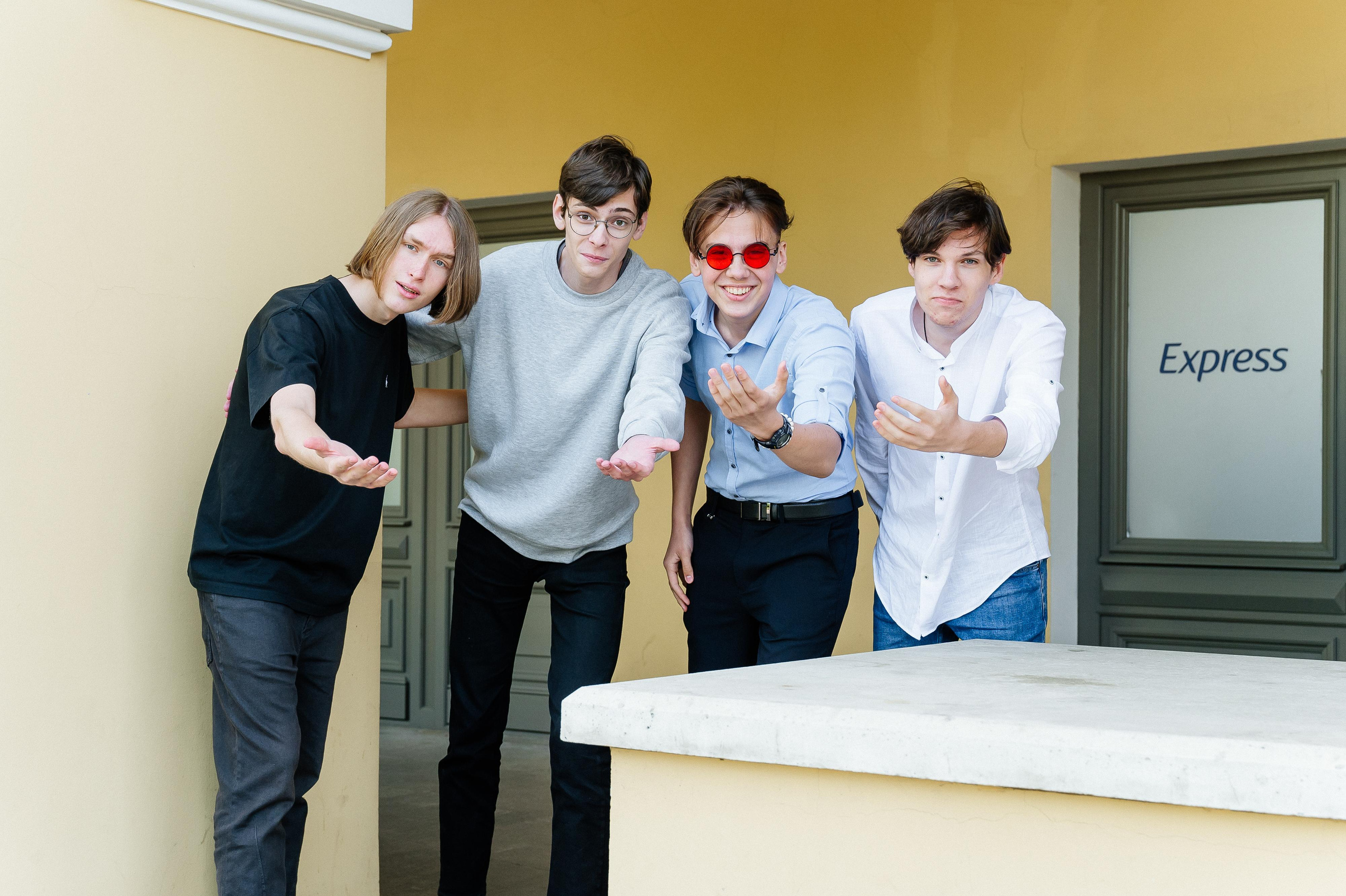 Фотосъемки для школьных альбомов. Выпускные альбомы. Съемка в школах и детских садах