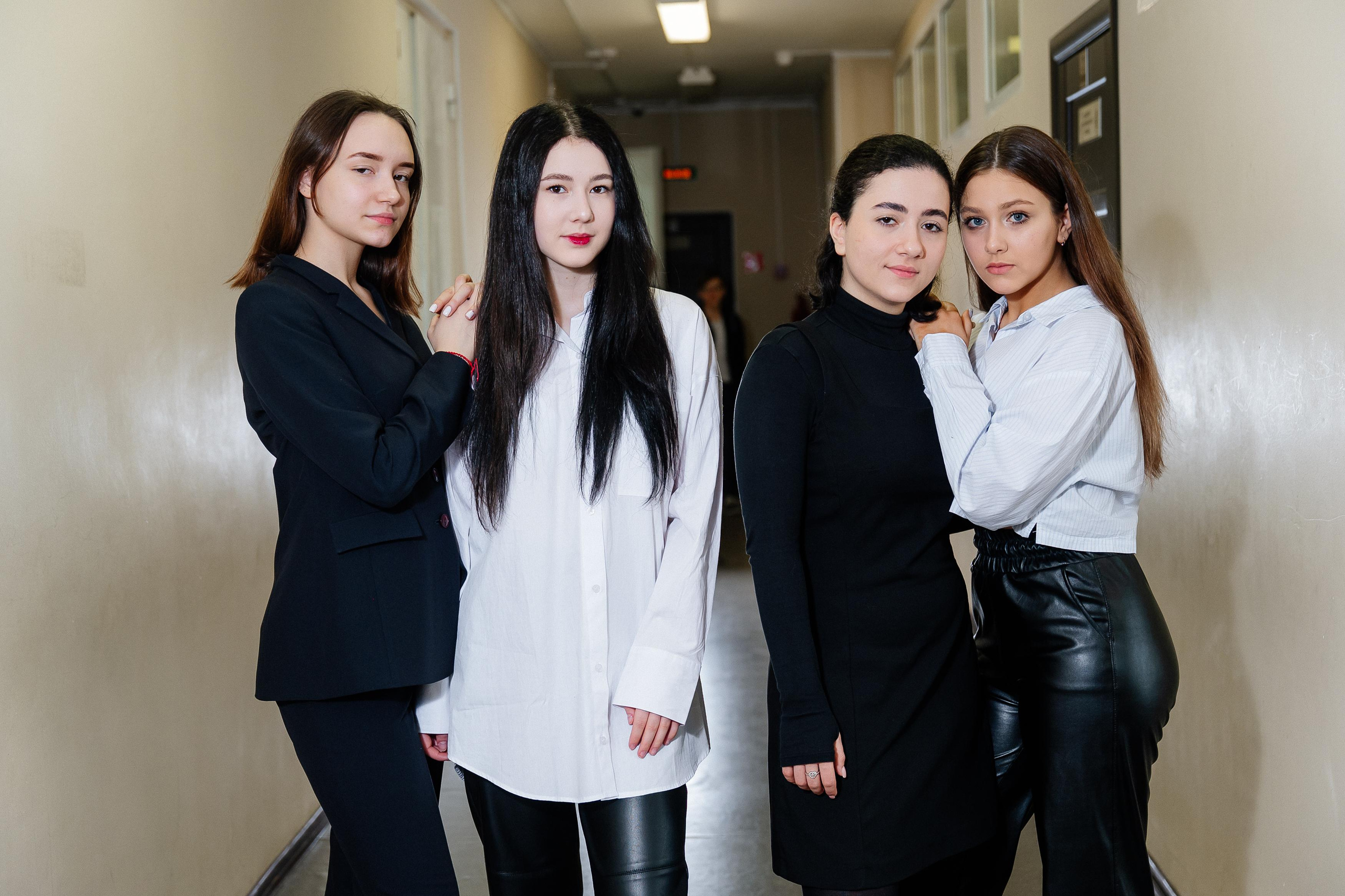 Фотосъемки для школьных альбомов. Выпускные альбомы. Съемка в школах и детских садах