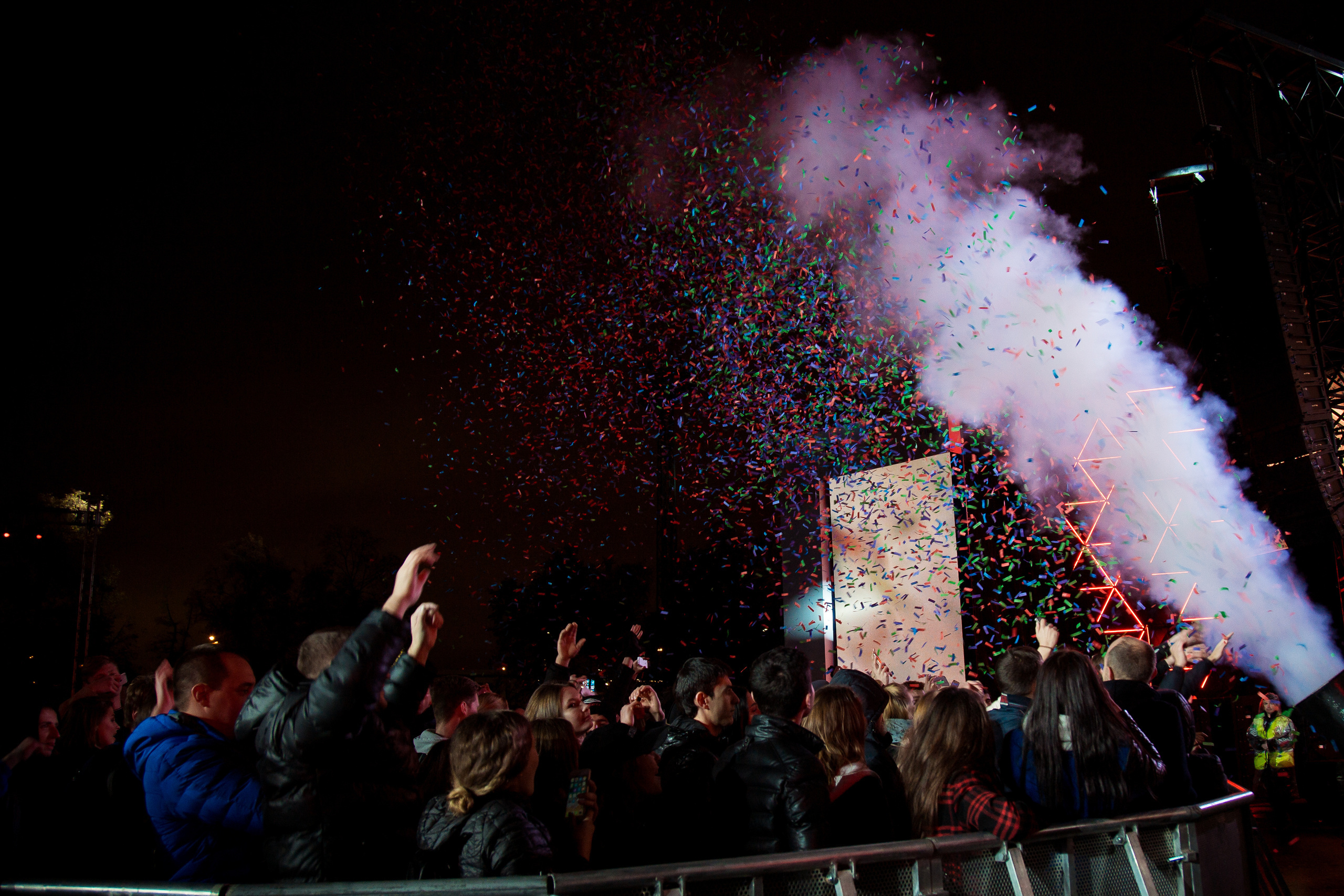 Фестиваль молодежи в Лужниках. Свадебный Семейный Репортажный фотограф в Москве