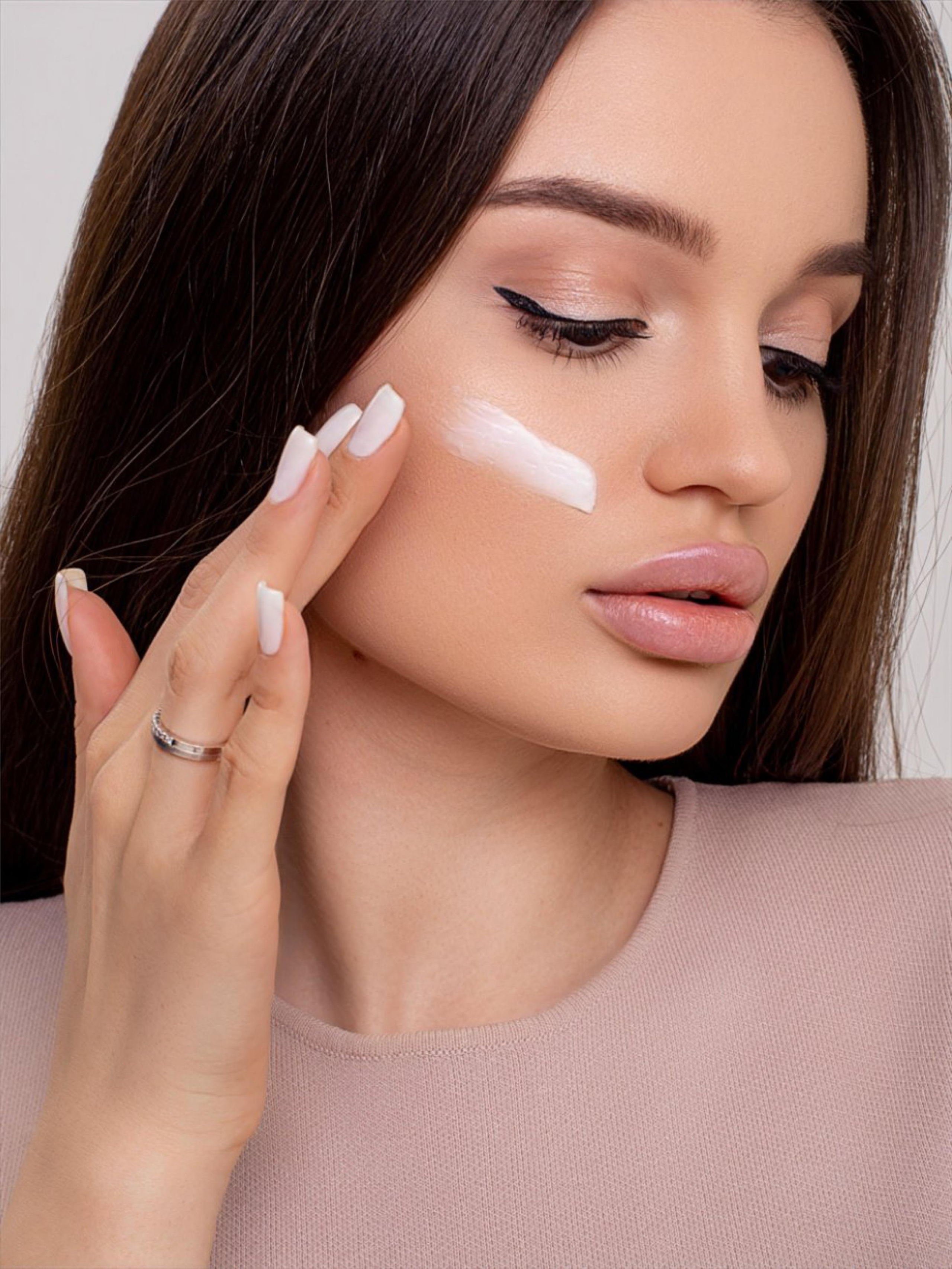 Модельная съемка на циклораме для маркетплейсов. ТМ Продакшн — Съемка для маркетплейсов в Москве