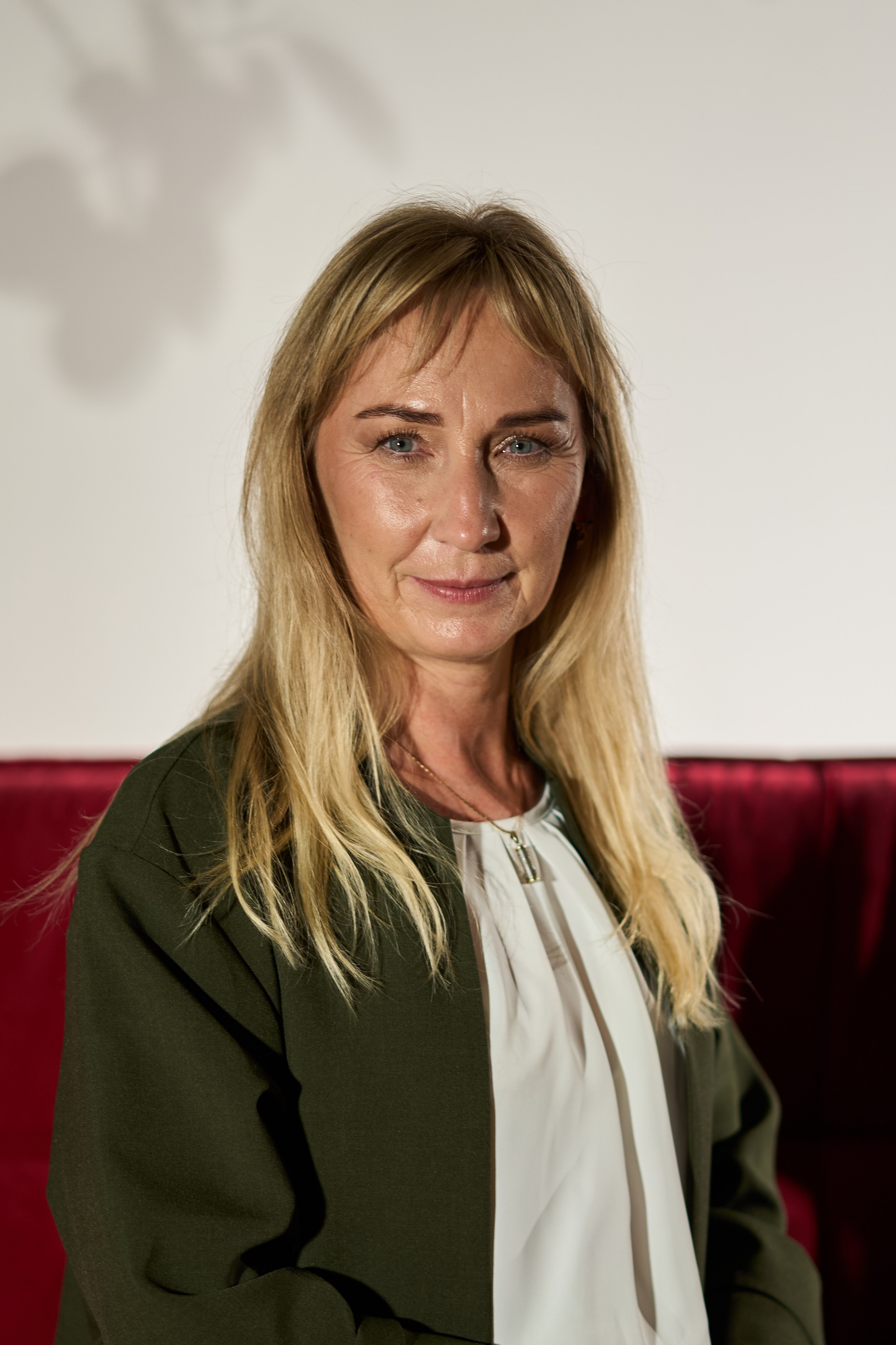 Портретная съемка большой семьи с искусственным светом в студии. Фотограф Екатеринбург Кокшарова Александра