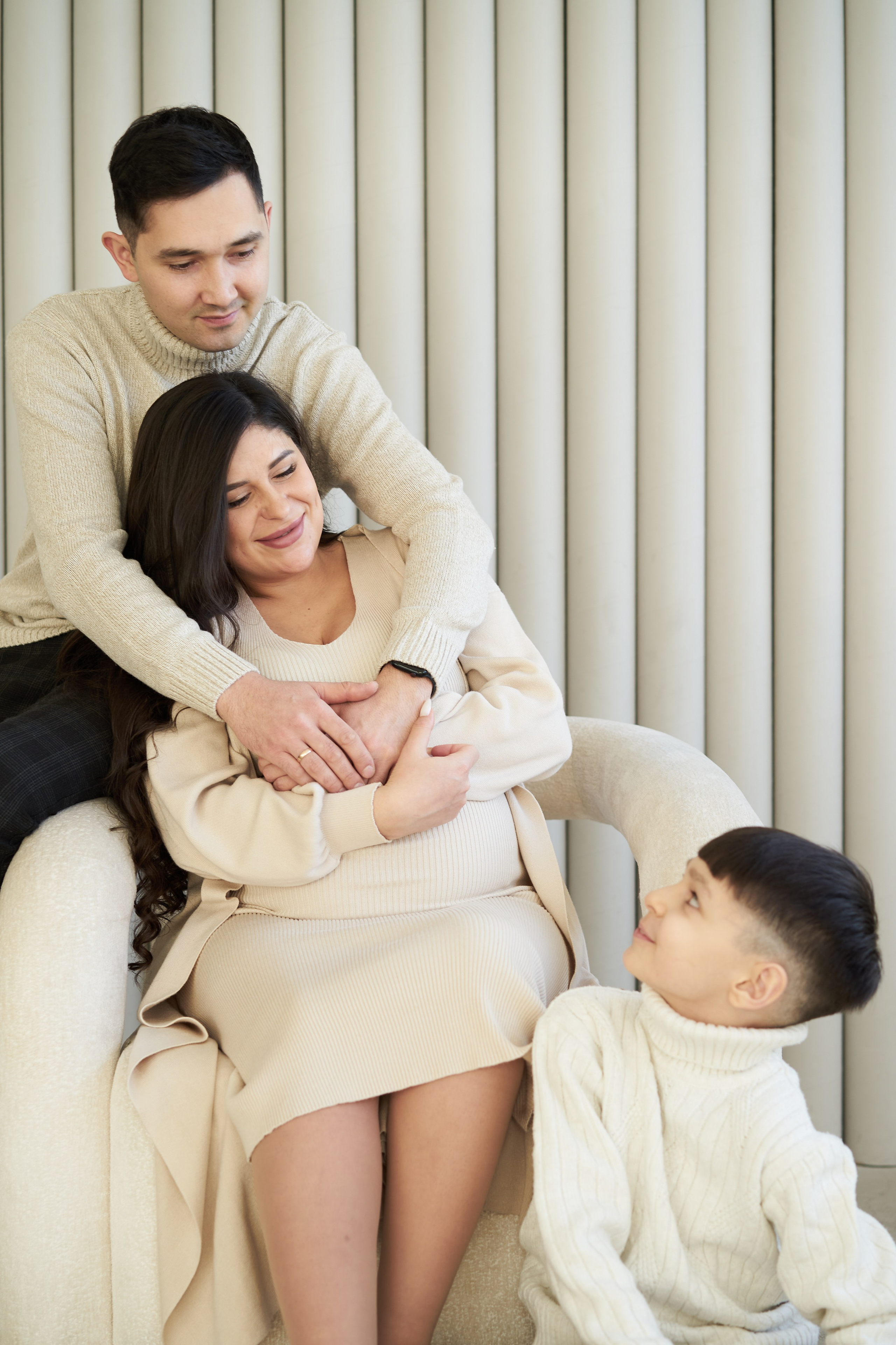 Семейная фотосессия в студии. Фотограф Екатеринбург Кокшарова Александра