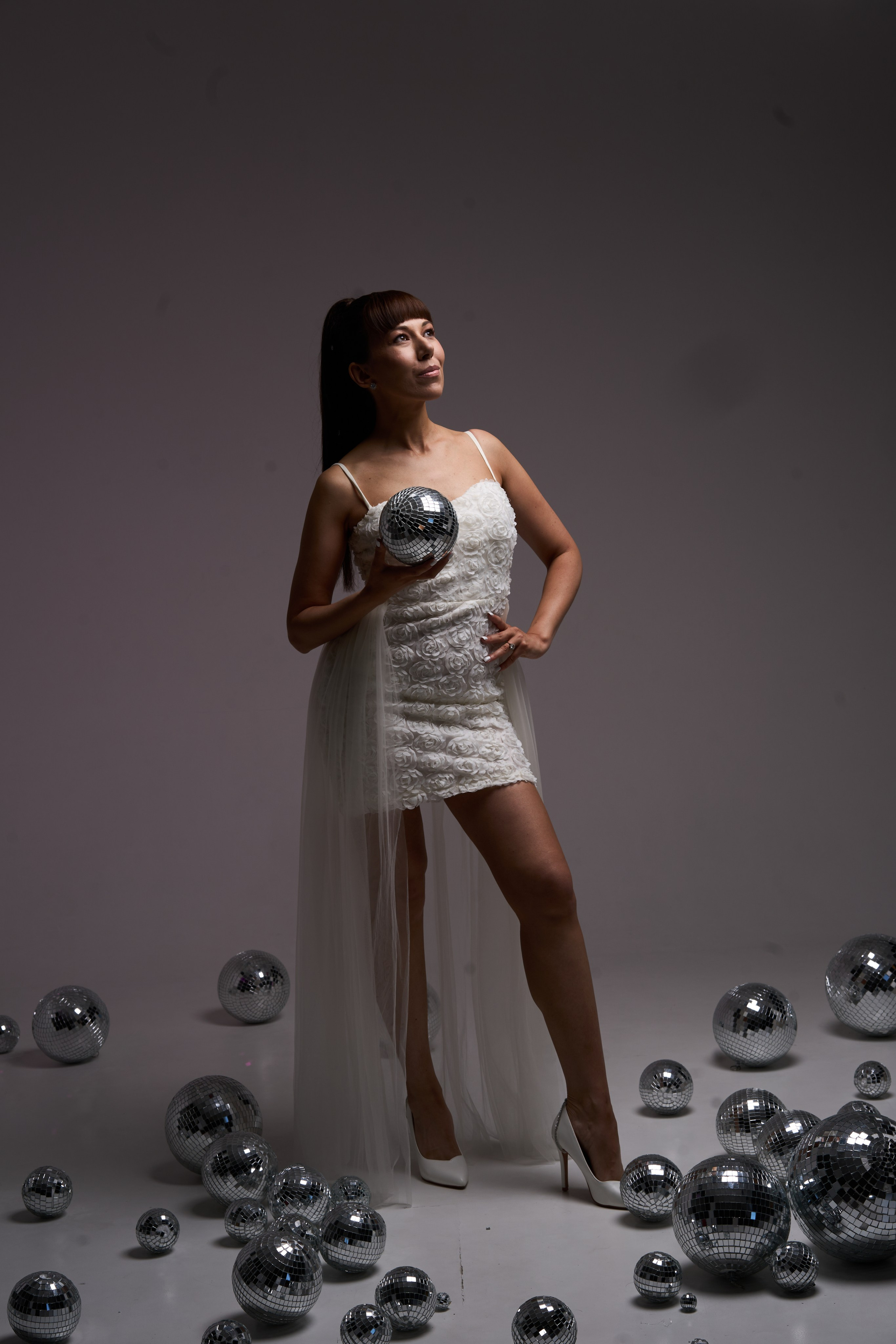 Фотосессия на циклораме с цветным светом. Фотограф Екатеринбург Кокшарова Александра