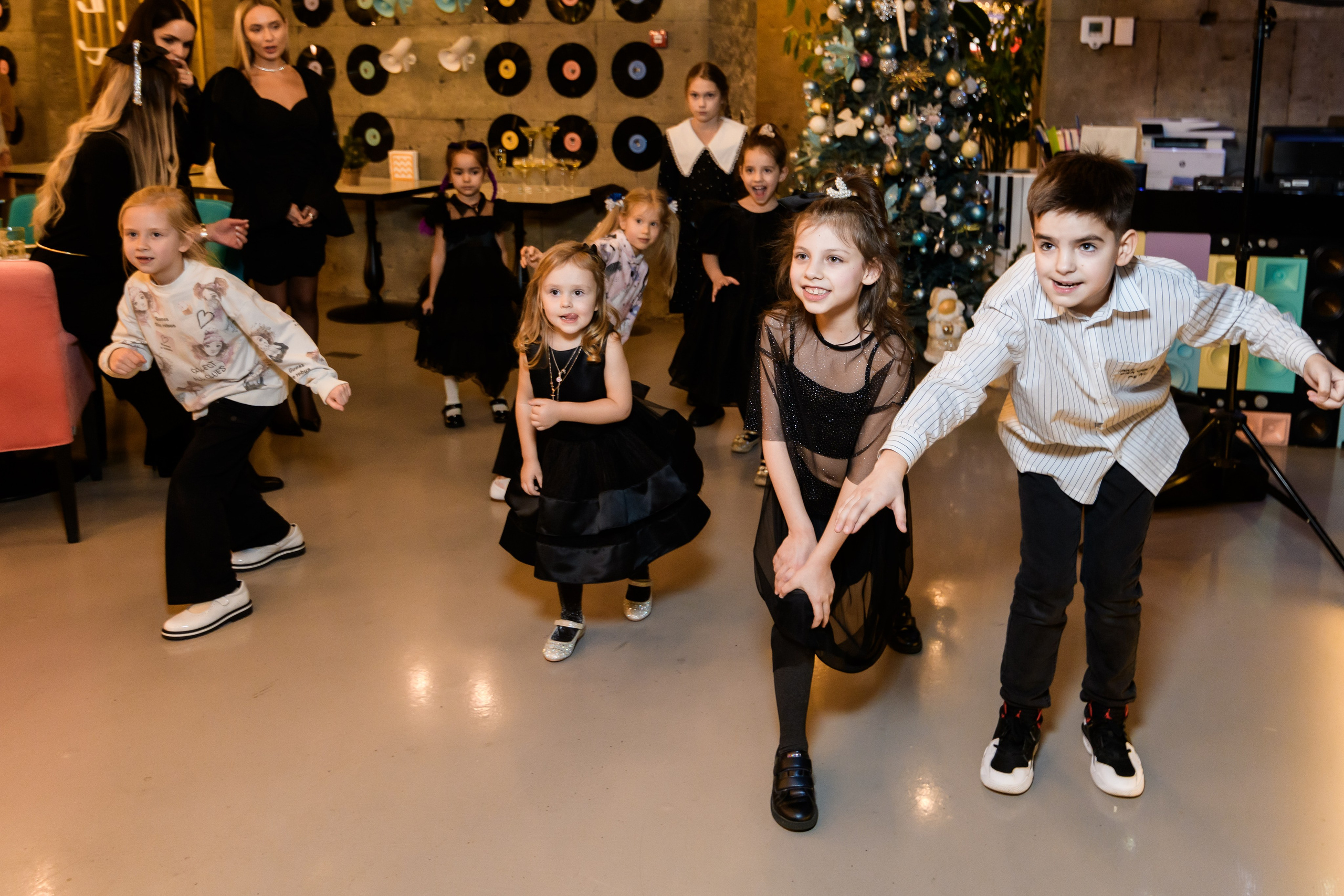 День рождения Софии в стиле «Уэнздей». Репортажный фотограф Сергей Дроздов