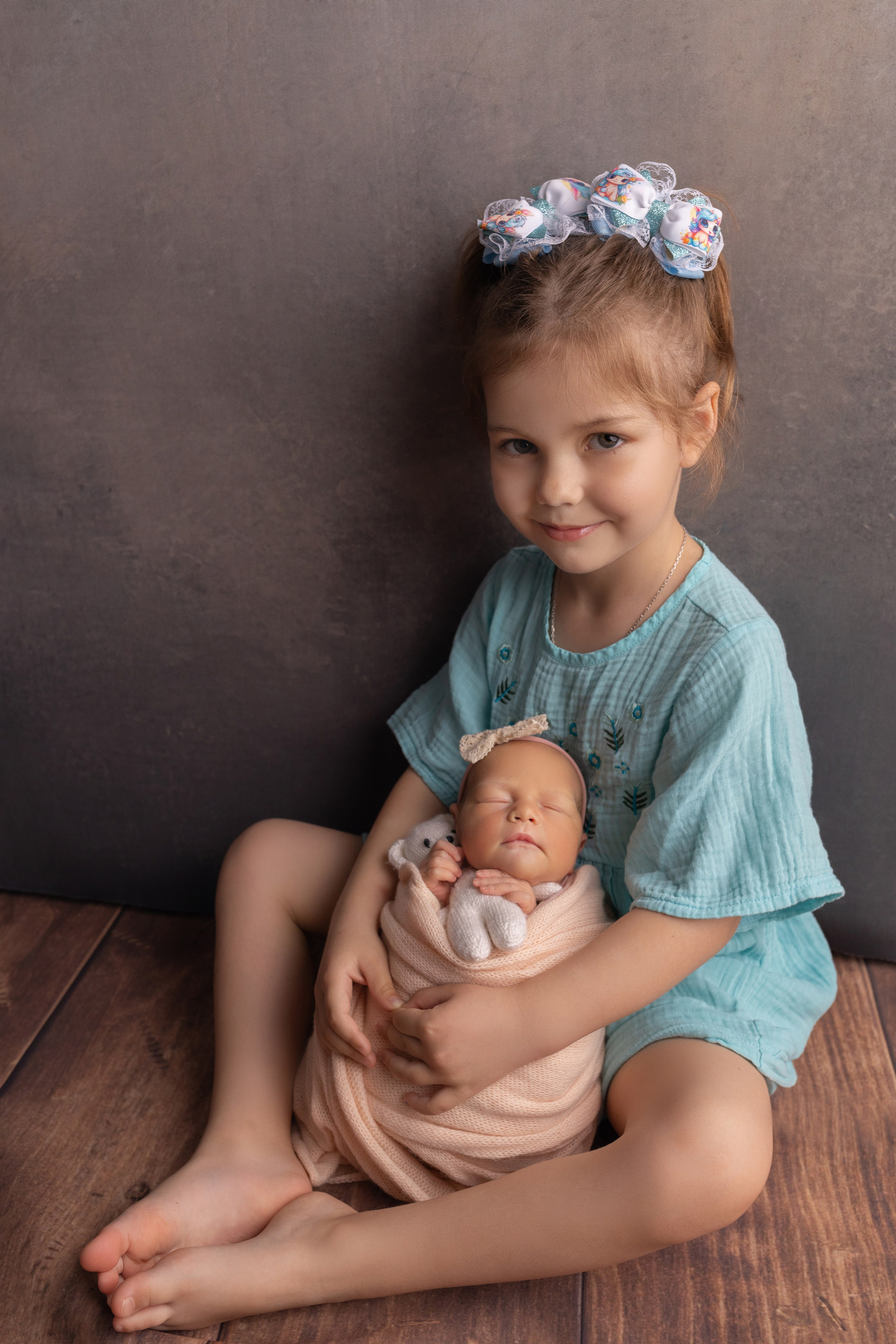 Фотосъемка двойни. Фотограф новорожденных малышей в Омске и Омской области Эльвира Камаева