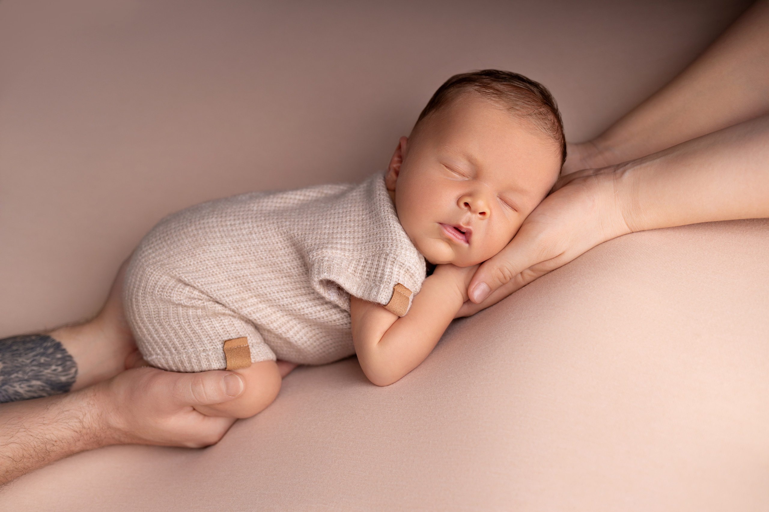 Классическая фотосессия малыша. Фотограф новорожденных малышей в Омске и Омской области Эльвира Камаева