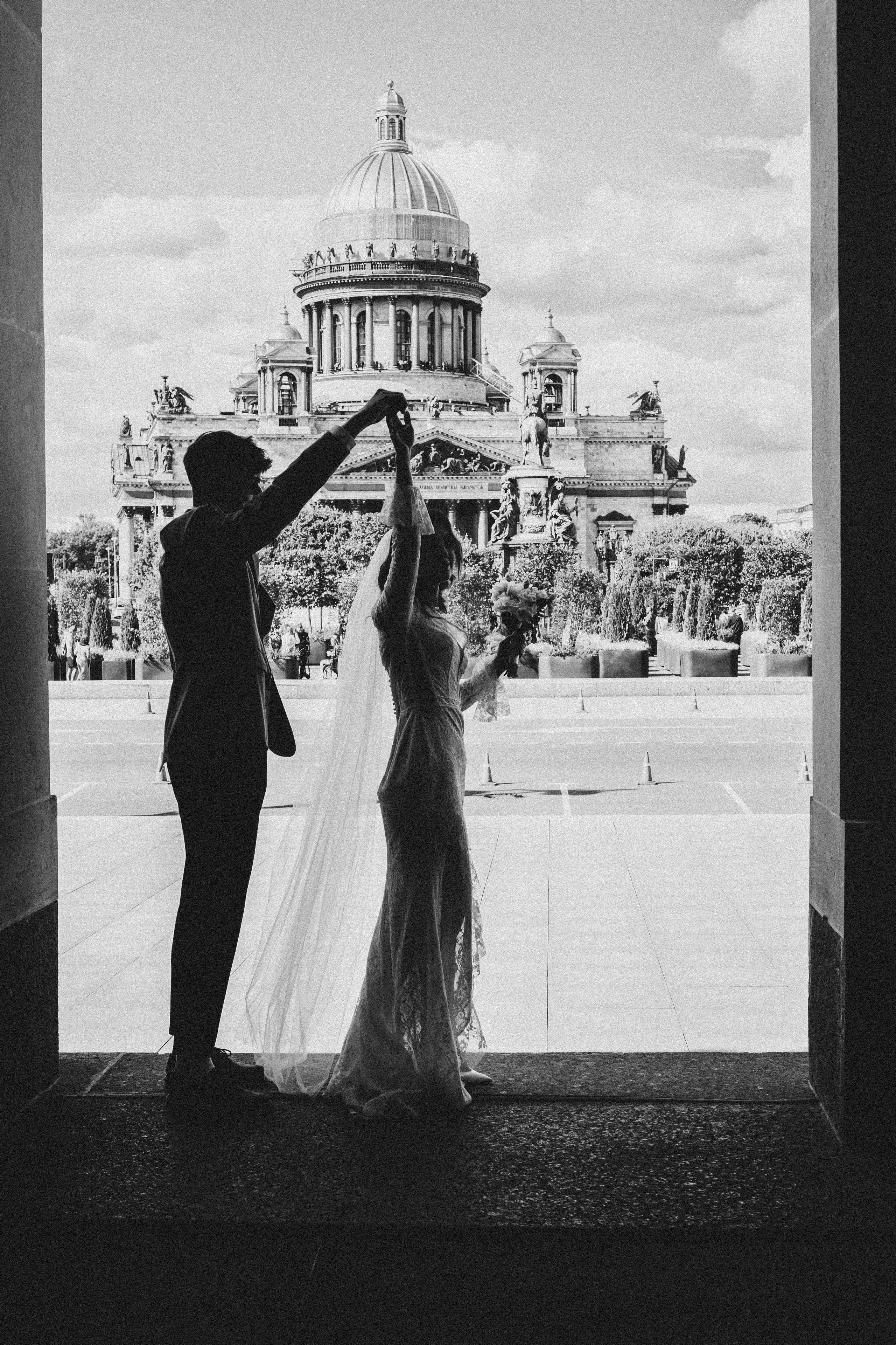 СВАДЕБНАЯ ПРОГУЛКА ВОЗЕ ИСАИКЕВСКОГО СОБОРА АСТОРИИ И ЗАКОНОДАЛЕТНОГО СОБРАНИЯ. Профессиональный фотограф, Санкт-Петербург — Виктория Богомолова