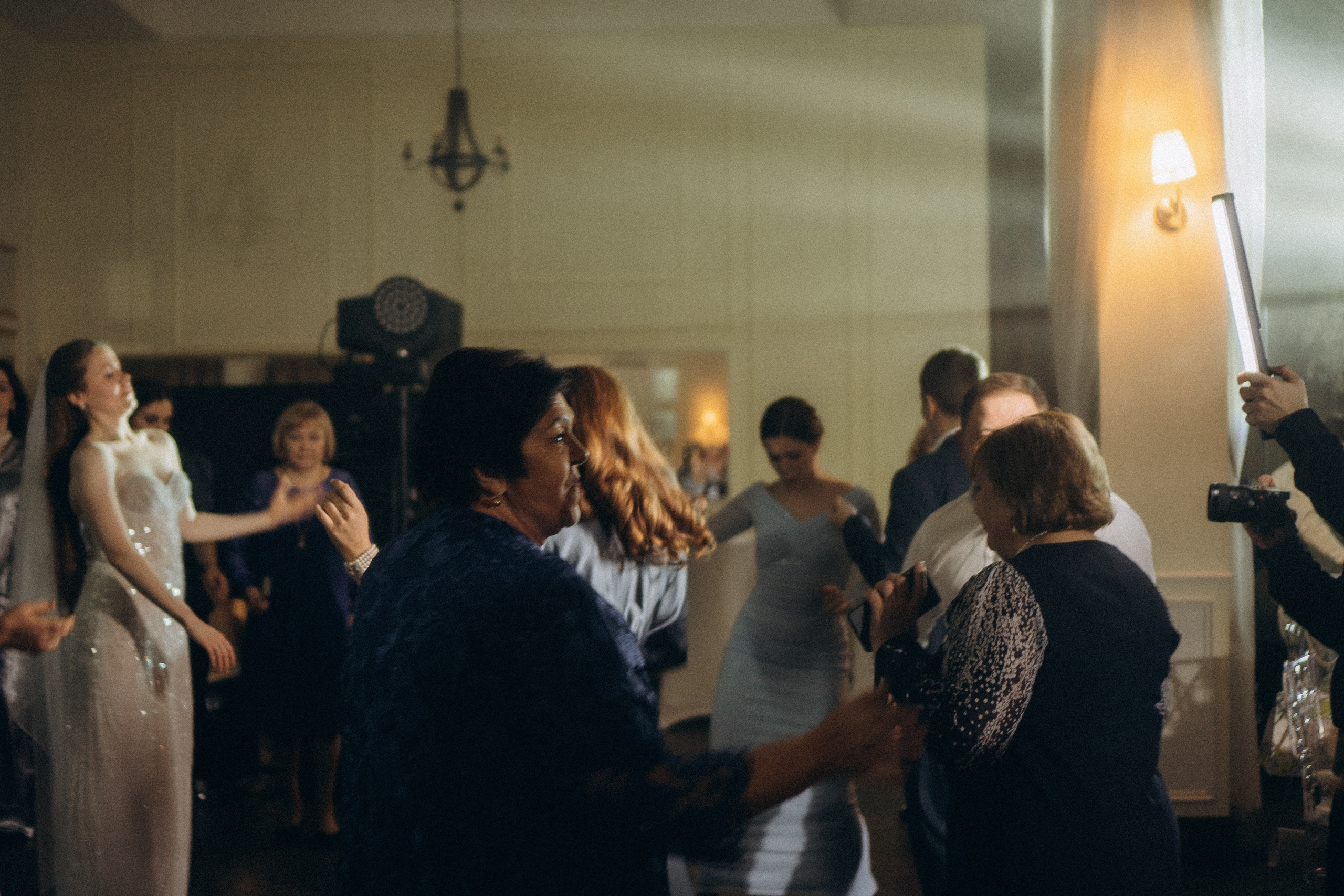 СВАДЕБНАЯ СЬЕМКА СБОРОВ В ОТЕЛЕ И ВЫЕЗД НА ЦЕРЕМОНИЮ (СНЯТО В СИБИРЕ В НИЖНЕВАРТОВСКЕ). Профессиональный фотограф, Санкт-Петербург — Виктория Богомолова