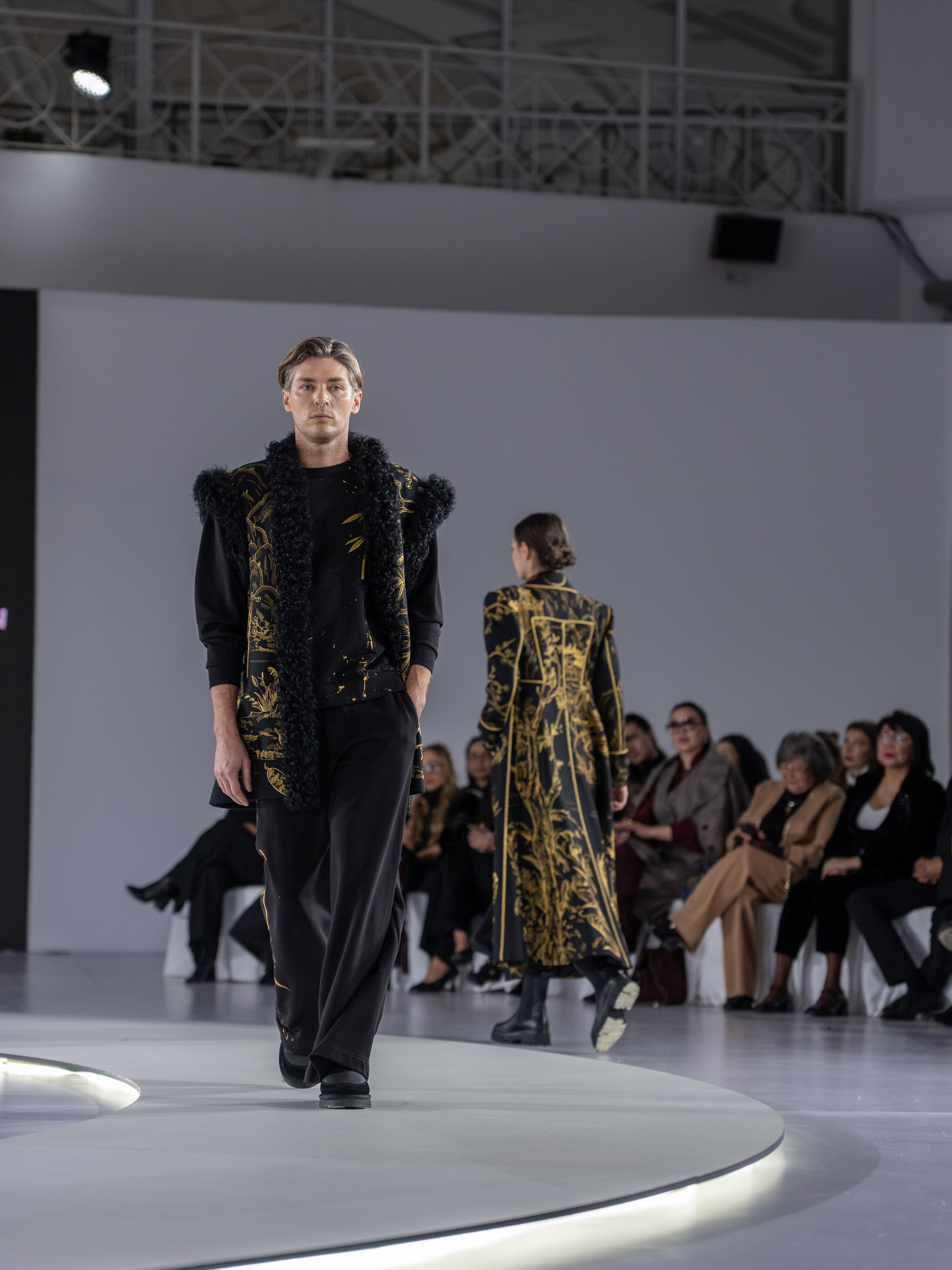 Дизайнер Stas Lopatkin. Сайт Алматинского НЮ АРТ, будуар и фэшн фотографа Дениса Карпенко