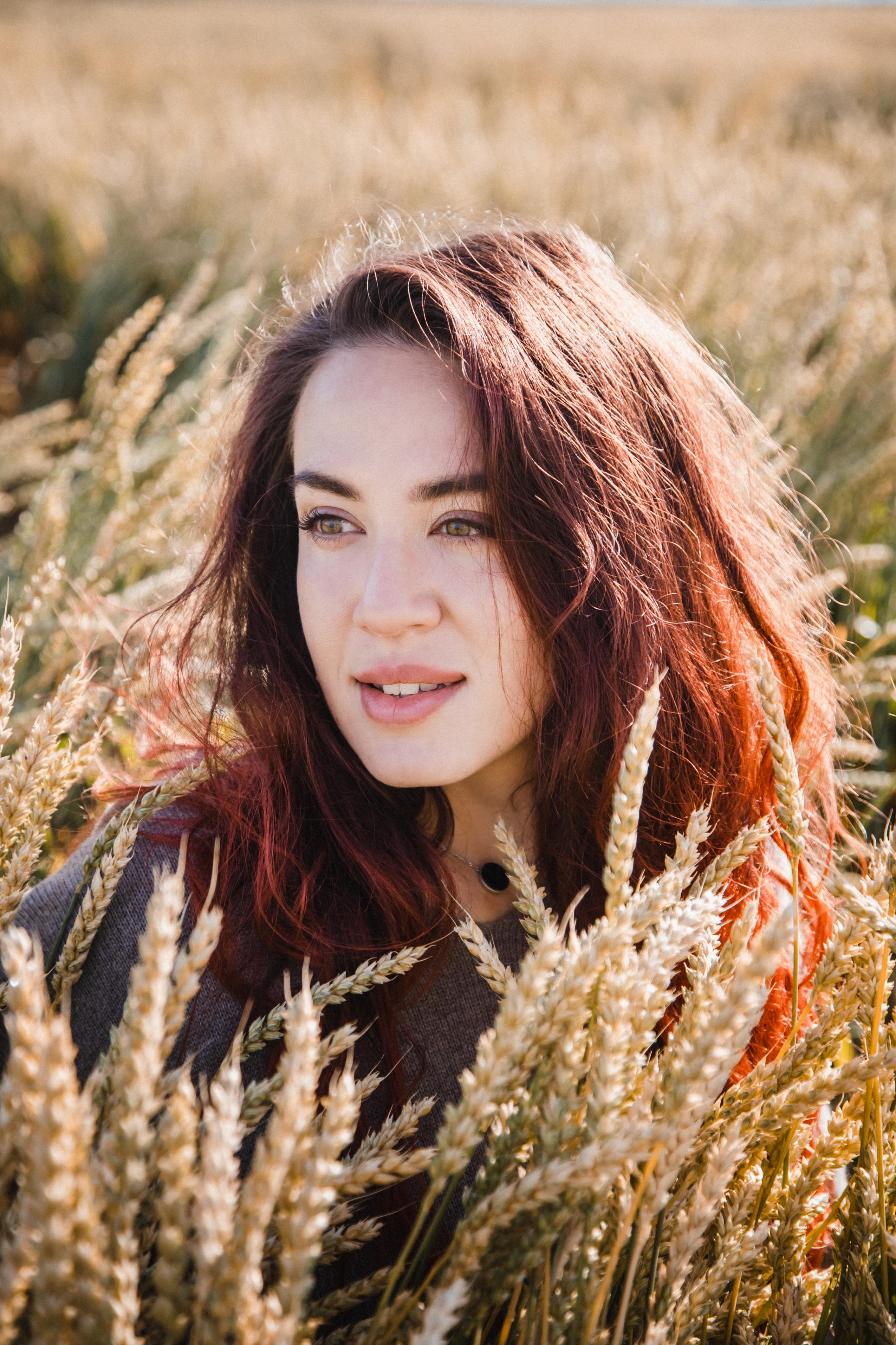 Катя. В осенних полях. Фотограф в Красноярске Оксана Корчагина