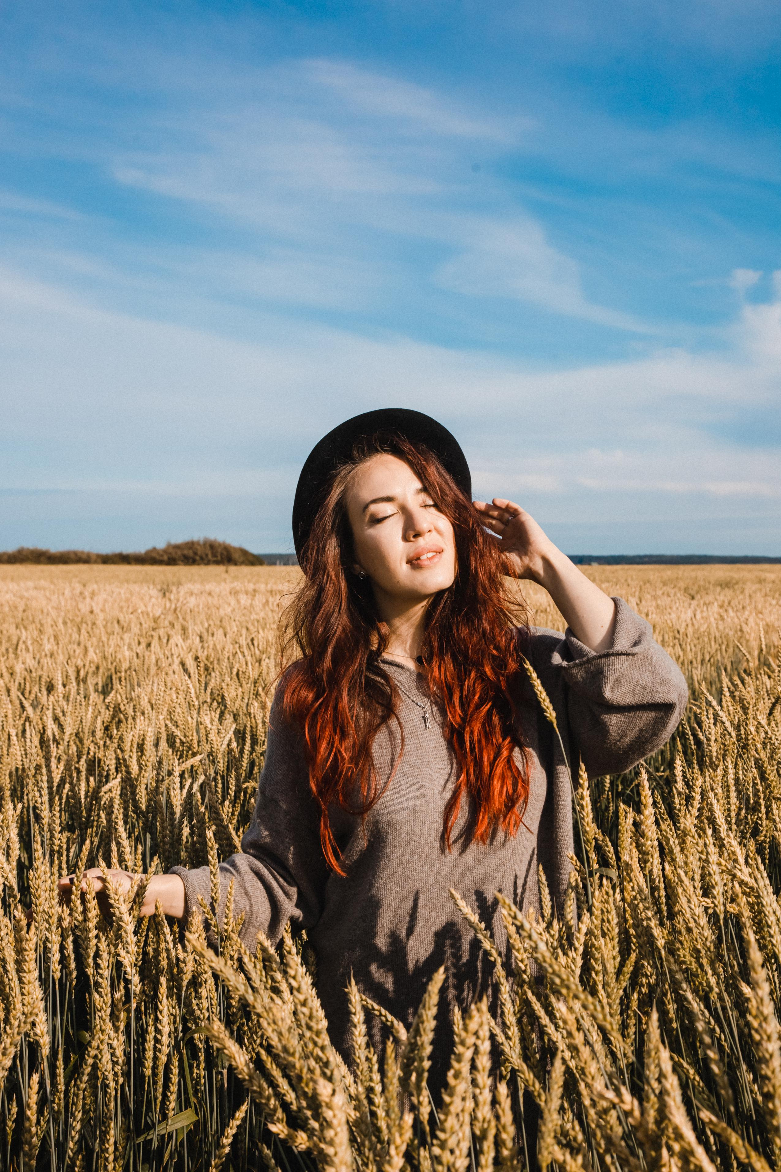 Катя. В осенних полях. Фотограф в Красноярске Оксана Корчагина