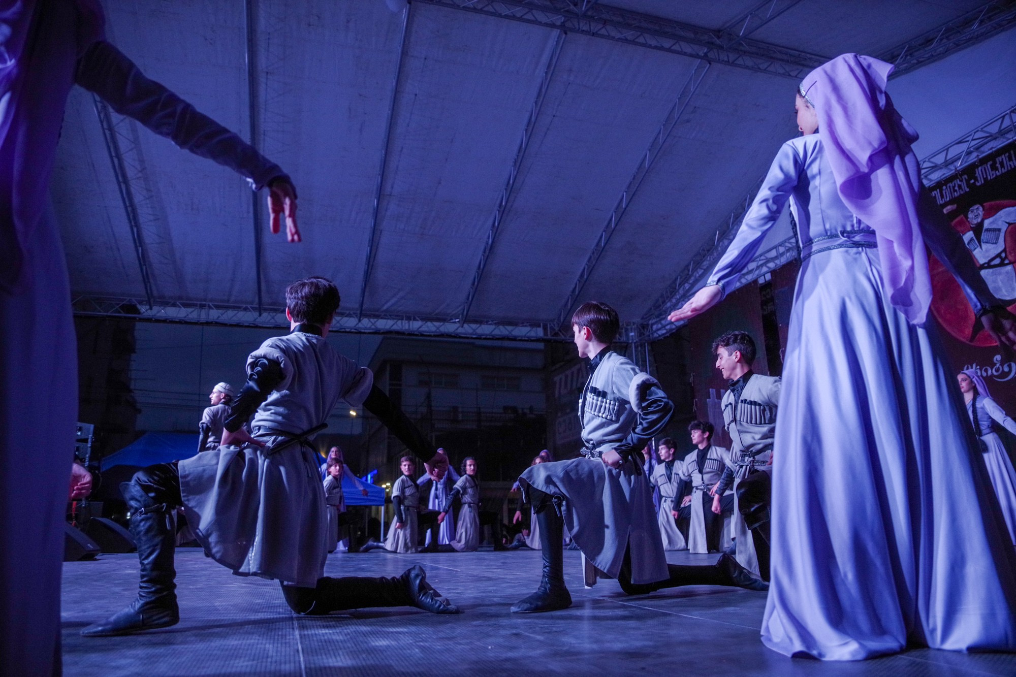 Грузинский танец. Портретный фотограф Денис Милютин