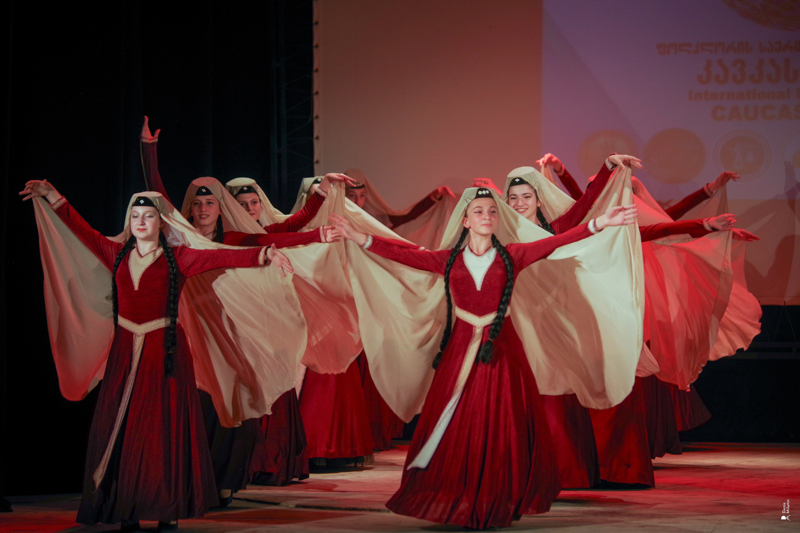 Танцы в прекрасном Они. Портретный фотограф Денис Милютин