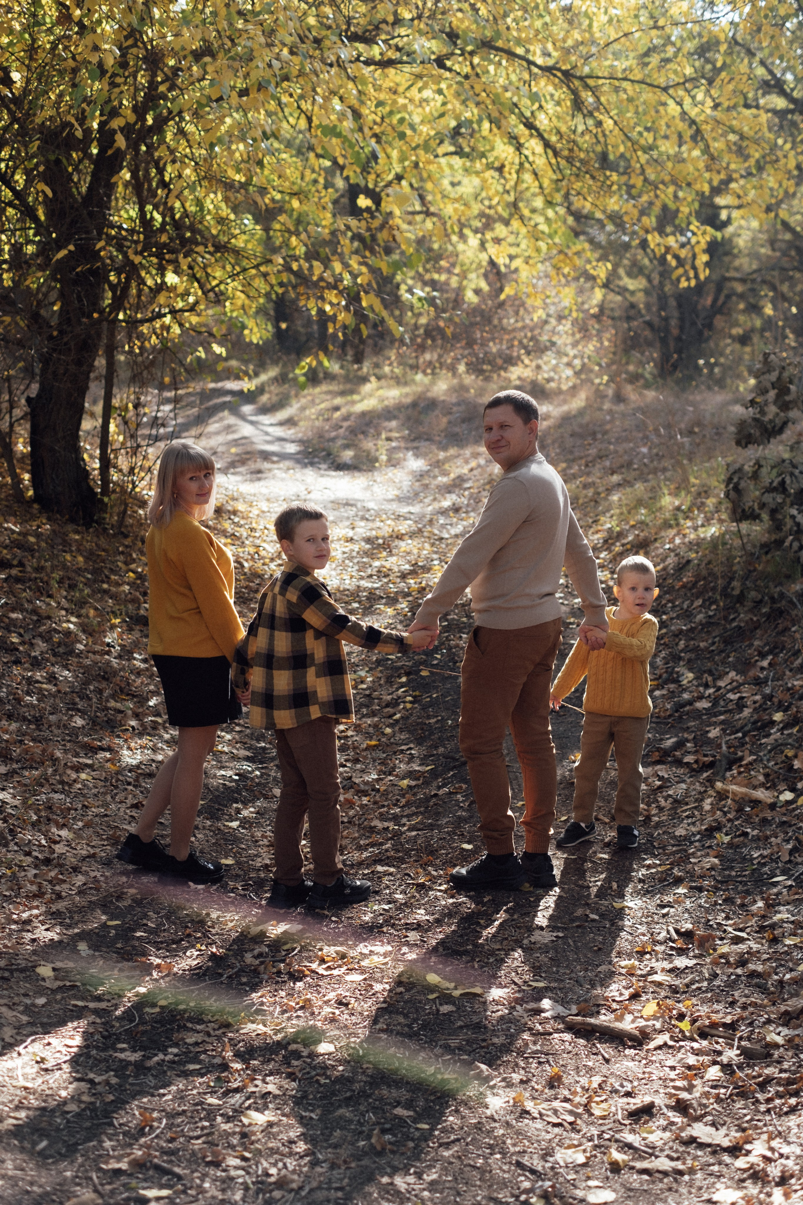 Семейная фотосессия в лесу. Свадебный и семейный фотограф г. Волгоград Биленко Ангелина