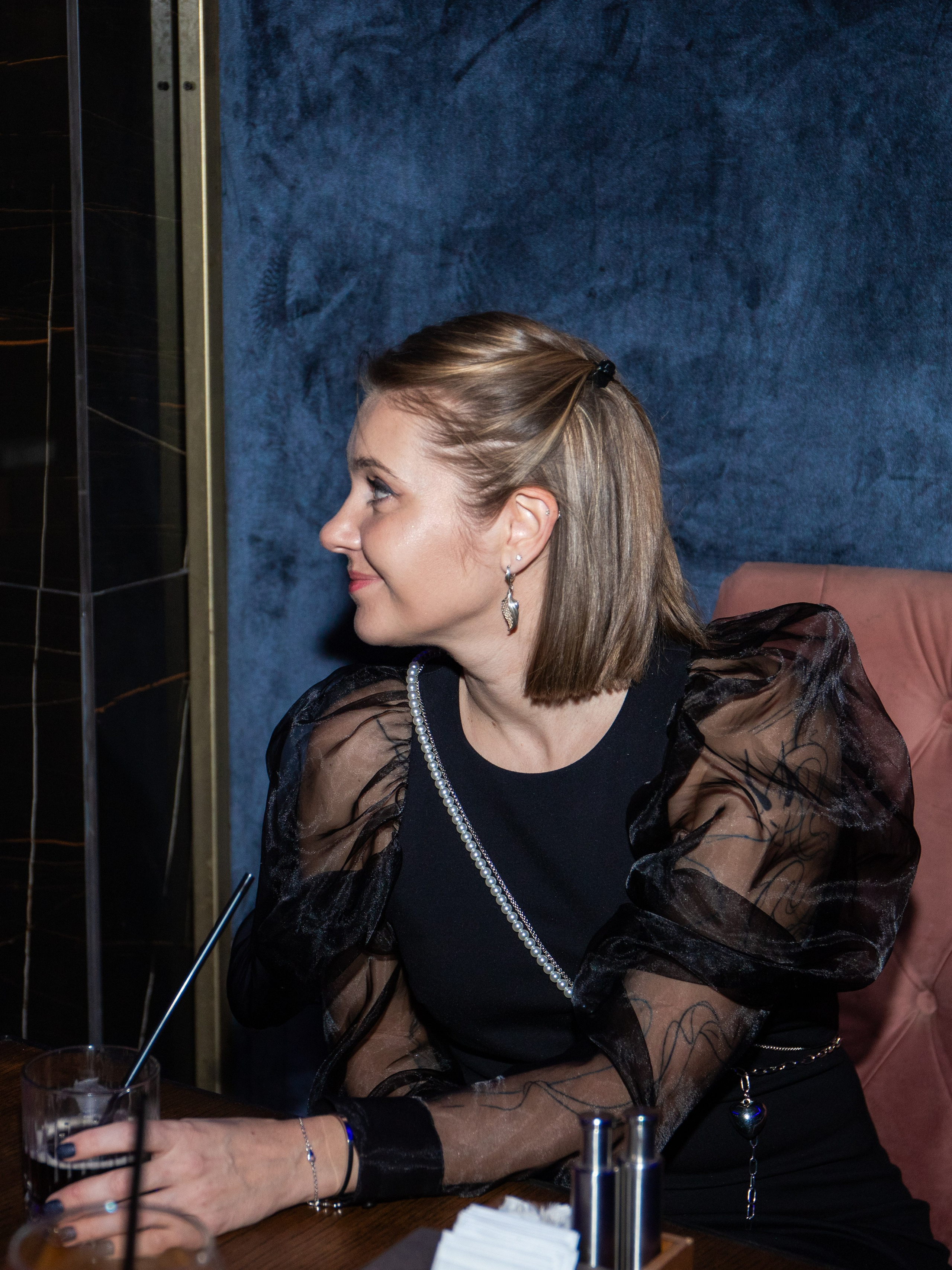 Репортажка из кальян-бара. Свадебный и семейный фотограф в Москве Мила Широких