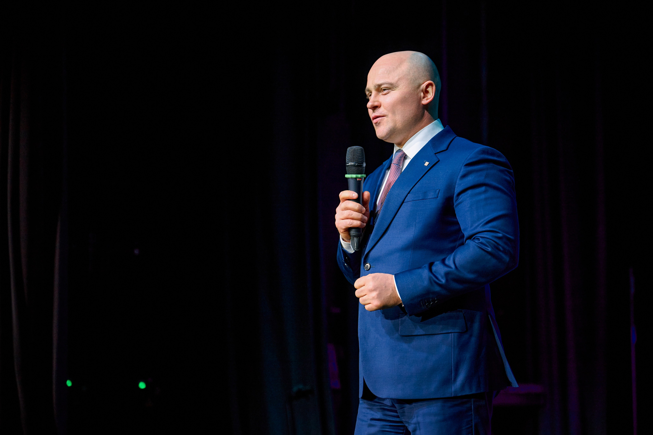 AXOFT. Максим Комаров — Профессиональный фотограф