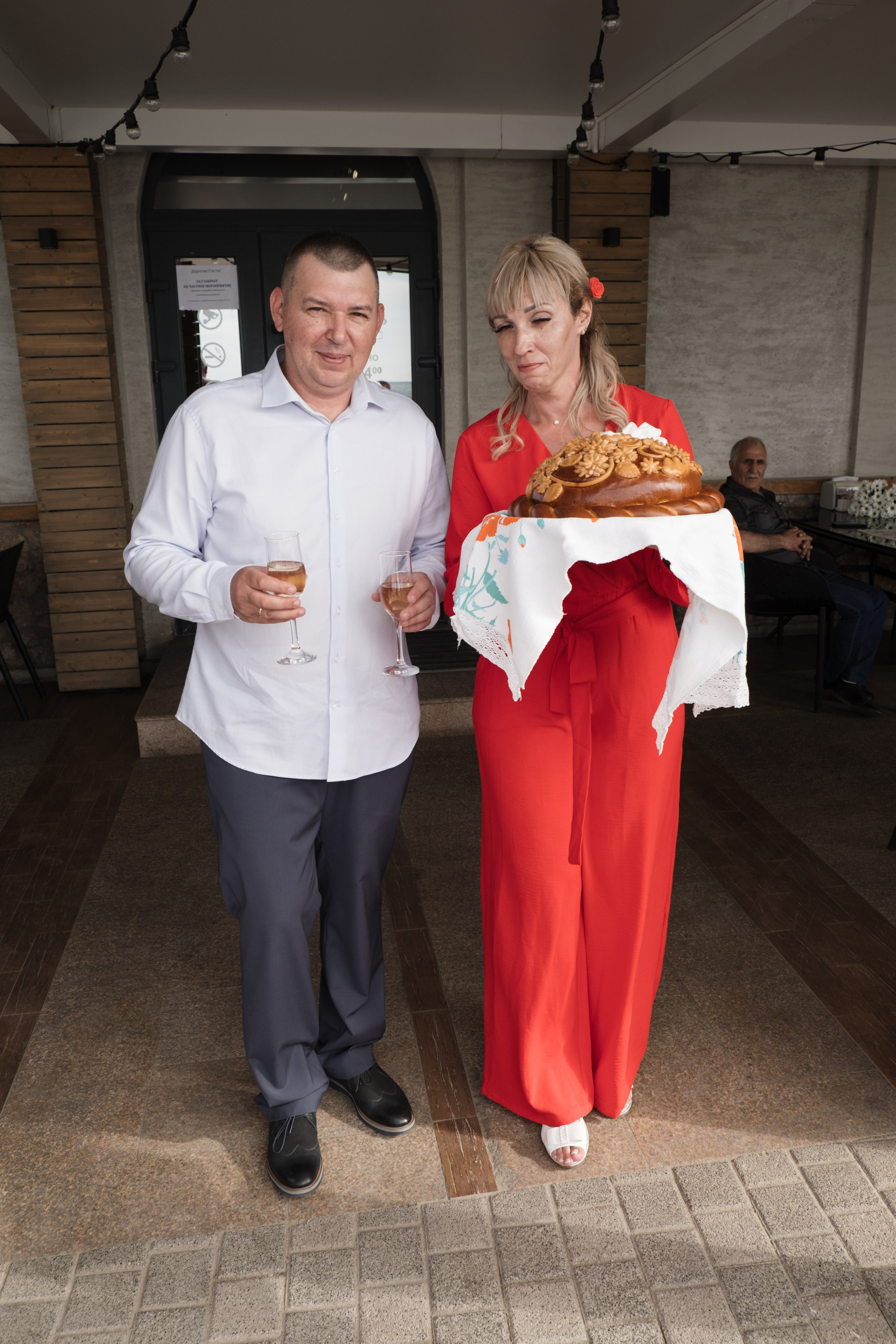 О+Д (ЗАГС, прогулка Центр и Парк Победы, банкет). Профессиональная фотосъемка в Крыму. Натуральные эмоции и живые кадры. Забронируйте дату прямо сейчас!