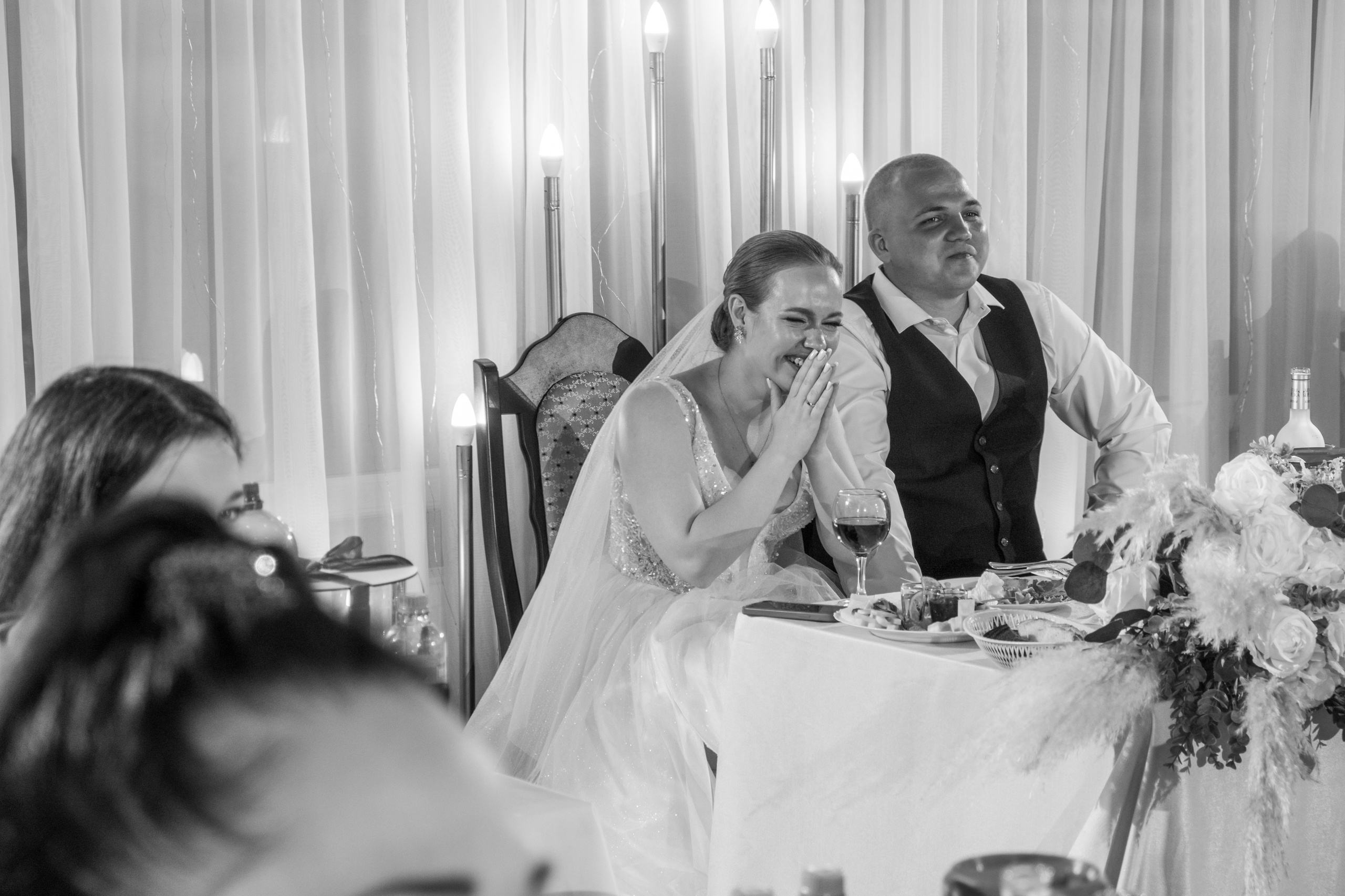 Свадебный ретопртаж. Профессиональная фотосъемка в Крыму. Натуральные эмоции и живые кадры. Забронируйте дату прямо сейчас!