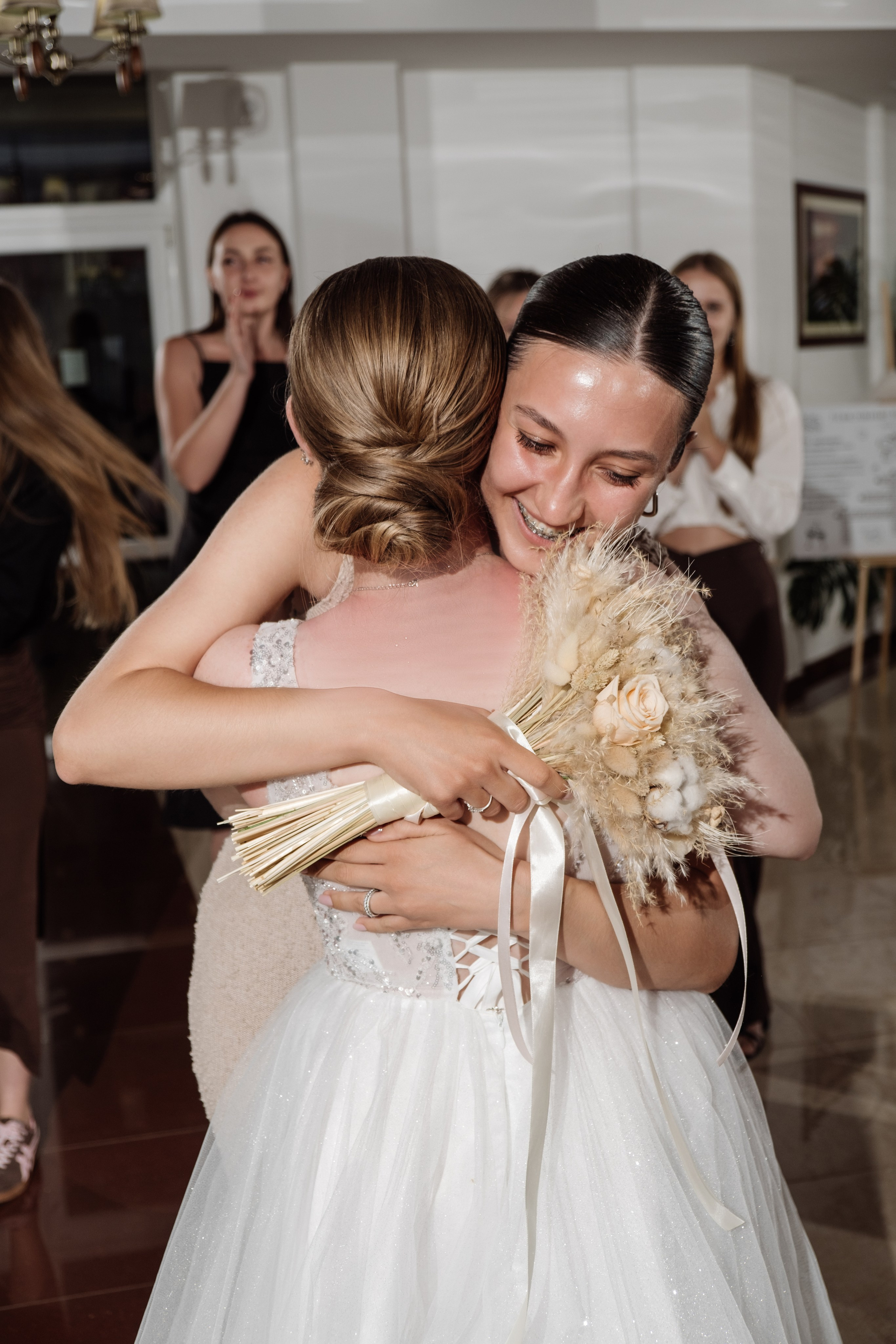 Свадебный ретопртаж. Профессиональная фотосъемка в Крыму. Натуральные эмоции и живые кадры. Забронируйте дату прямо сейчас!